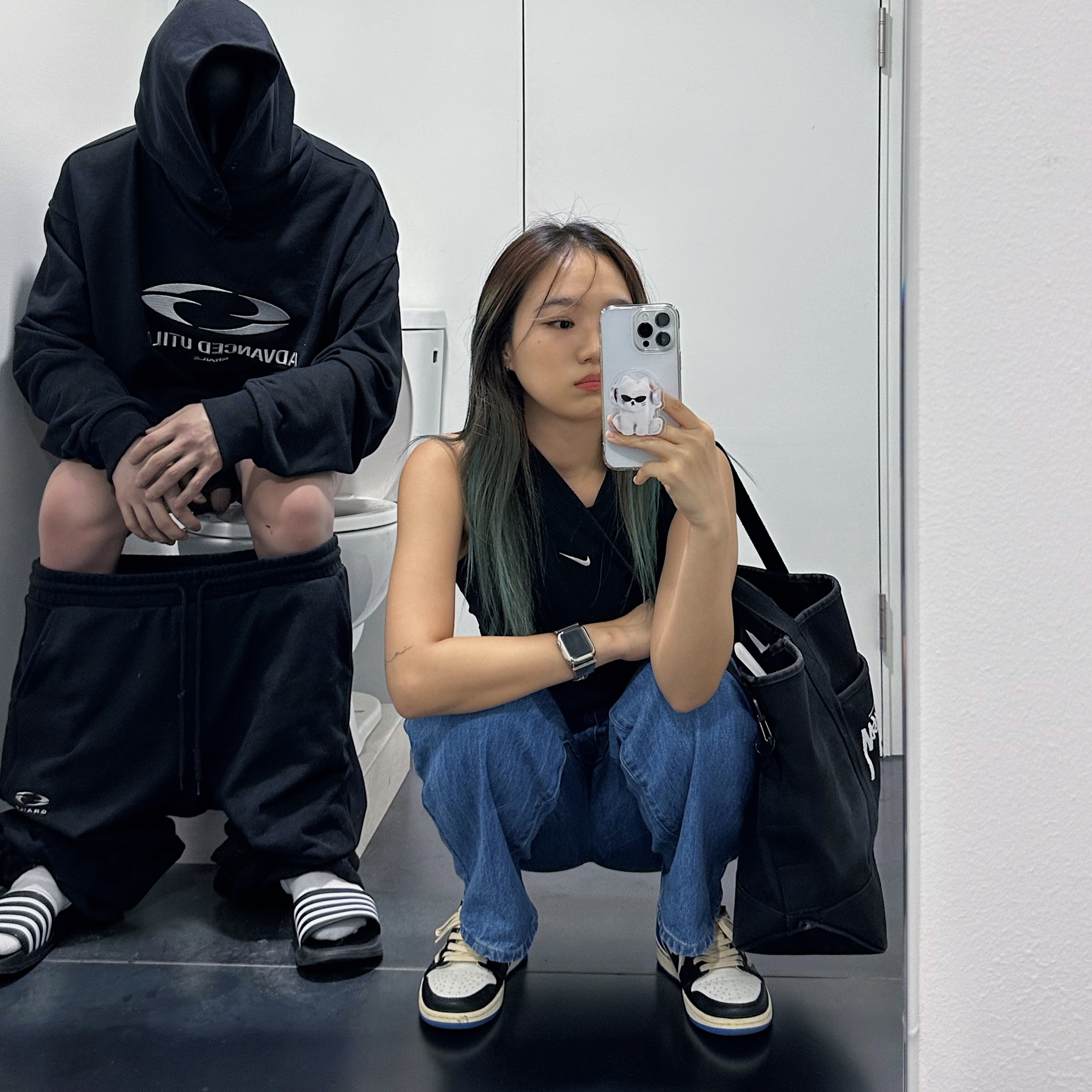 Palace Chain Script Jean Stone Wash - 23SS, Jordan 1 x Travis Scott x Fragment Retro Low OG SP Military Blue 착용 스타일 - 1