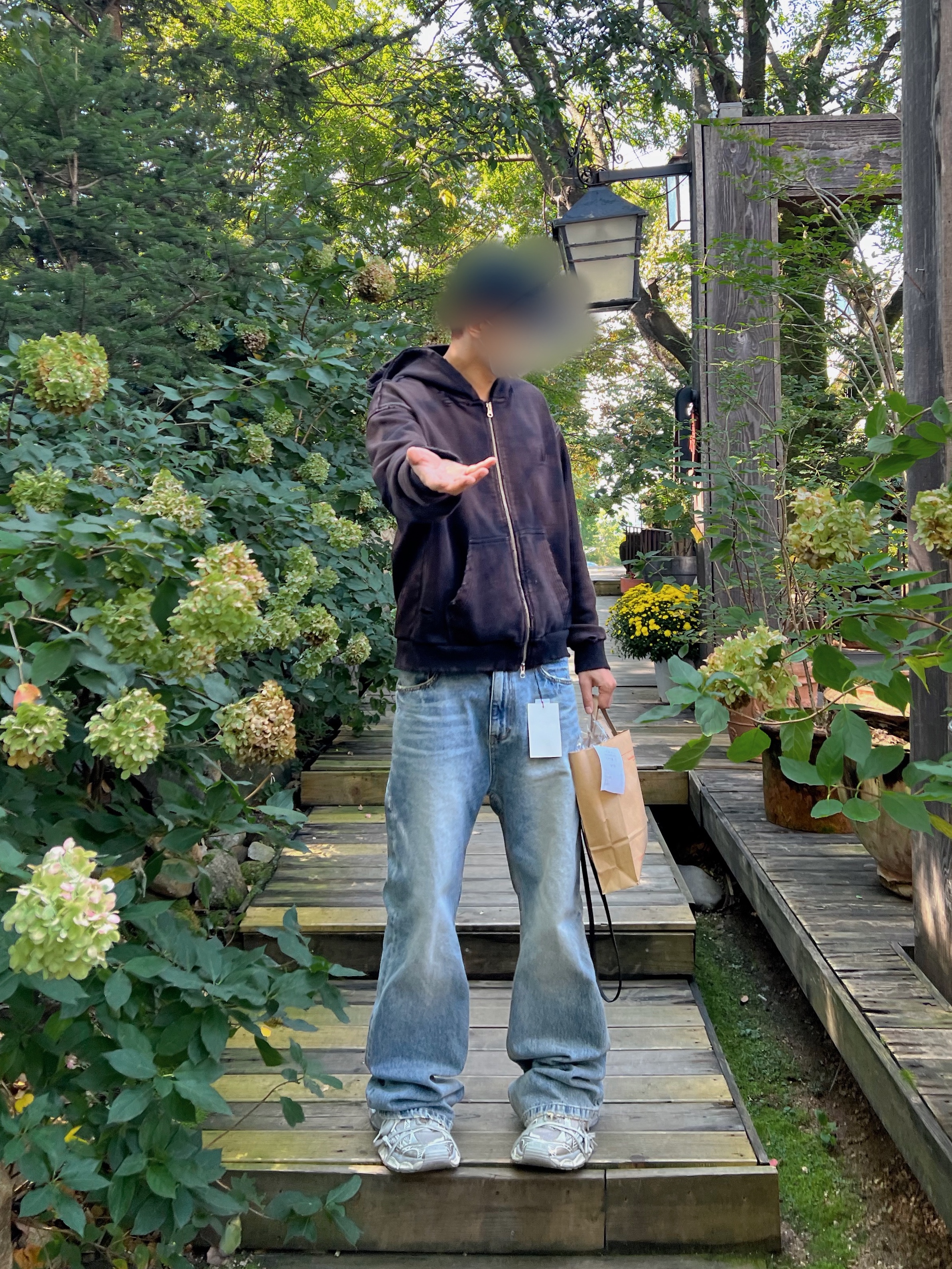 Balenciaga 3XL Sneakers Light Beige 착용 스타일