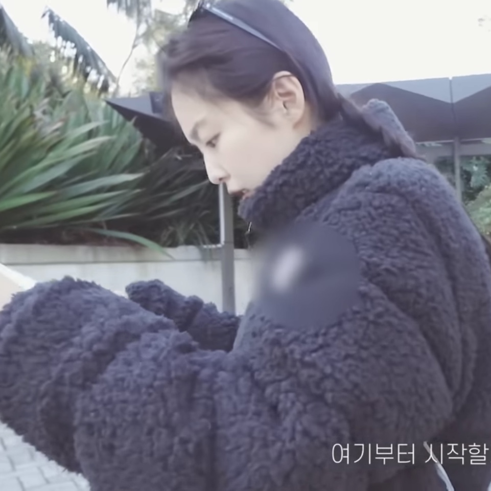 (W) The North Face Sherpa Nuptse Jacket Black, (W) The North Face Sherpa Nuptse Jacket White 착용 스타일 - 4