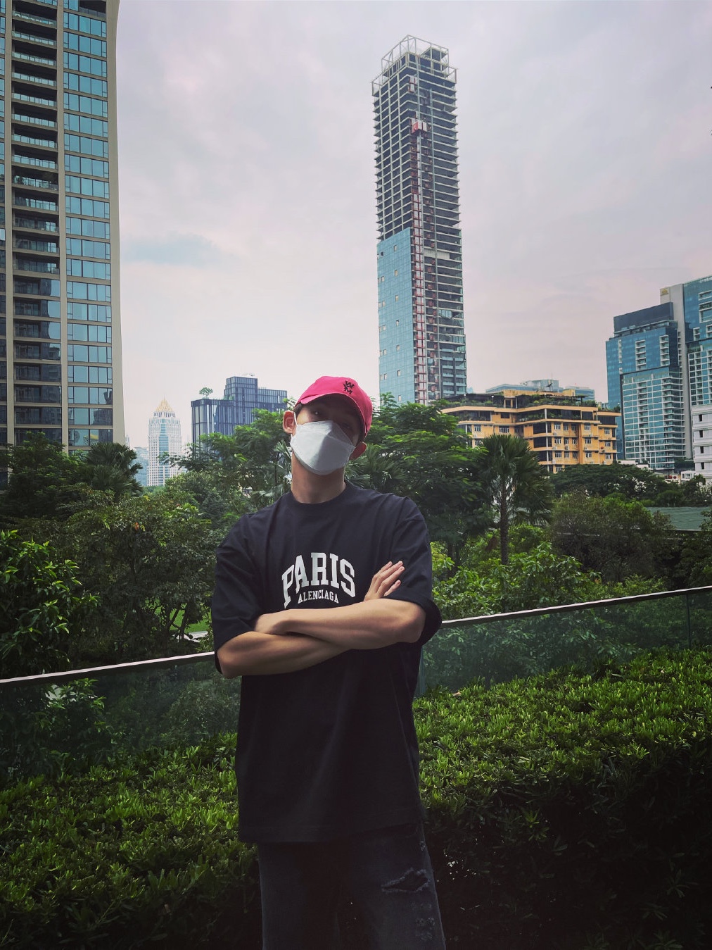 Wooyoungmi Logo Ball Cap Pink - 22FW, Balenciaga Cities Paris Medium Fit T-Shirt Black 착용 스타일