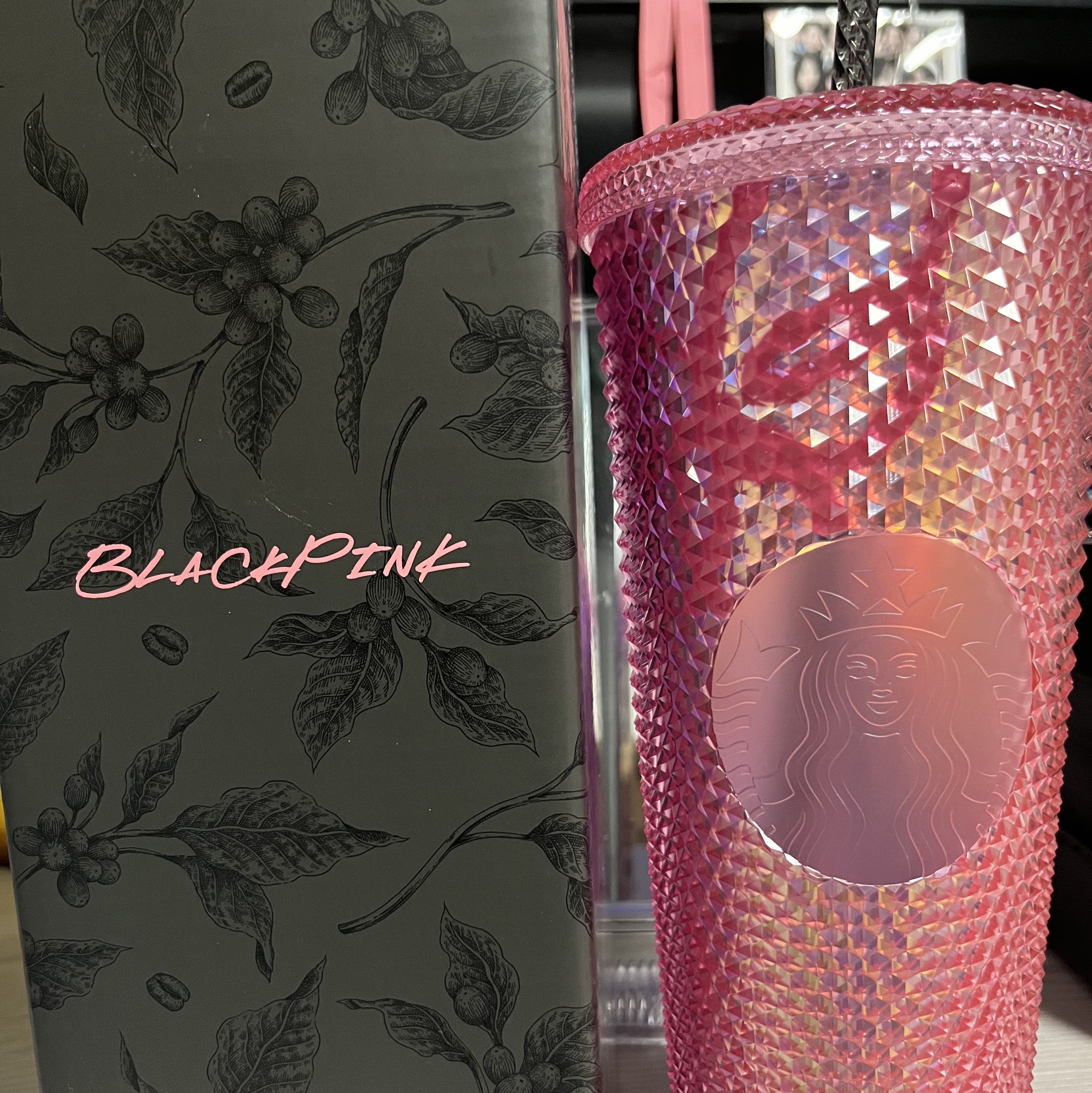 Starbucks x Blackpink Pink Stud Cold Cup 710ml 착용 스타일 - 2