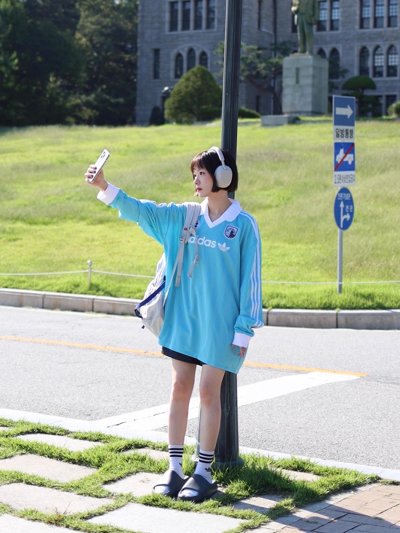 Sony WH-1000XM5 Silver (Korean Ver.), (W) Adidas Football Long Sleeve T-Shirt Light Aqua - US Sizing 착용 스타일 - 1