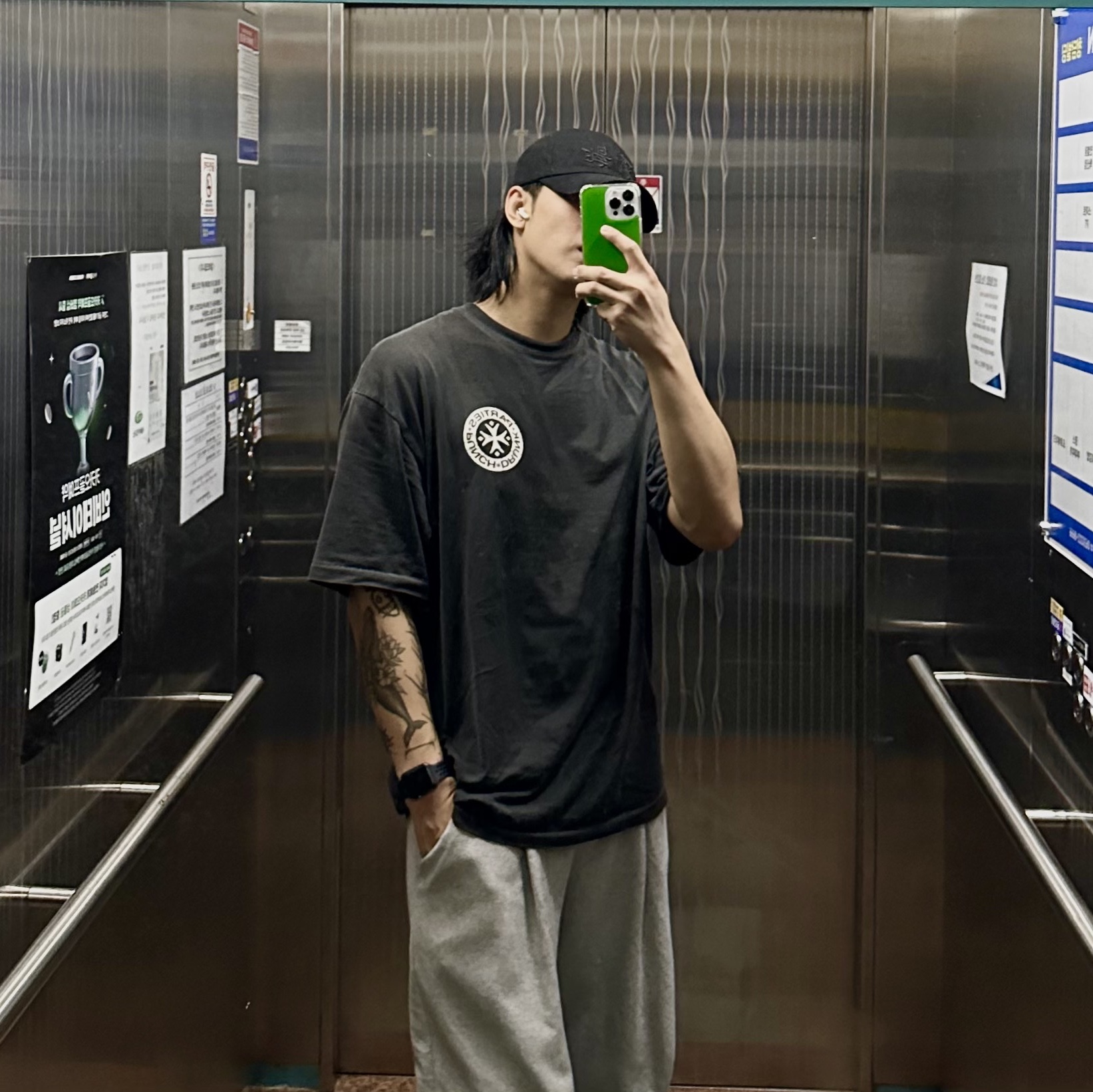 Punch Drunk Parties Hurt Logo Garment Dyed Tee Charcoal, Darkr8m Studio Upside Down Black Logo Cap 착용 스타일 - 1
