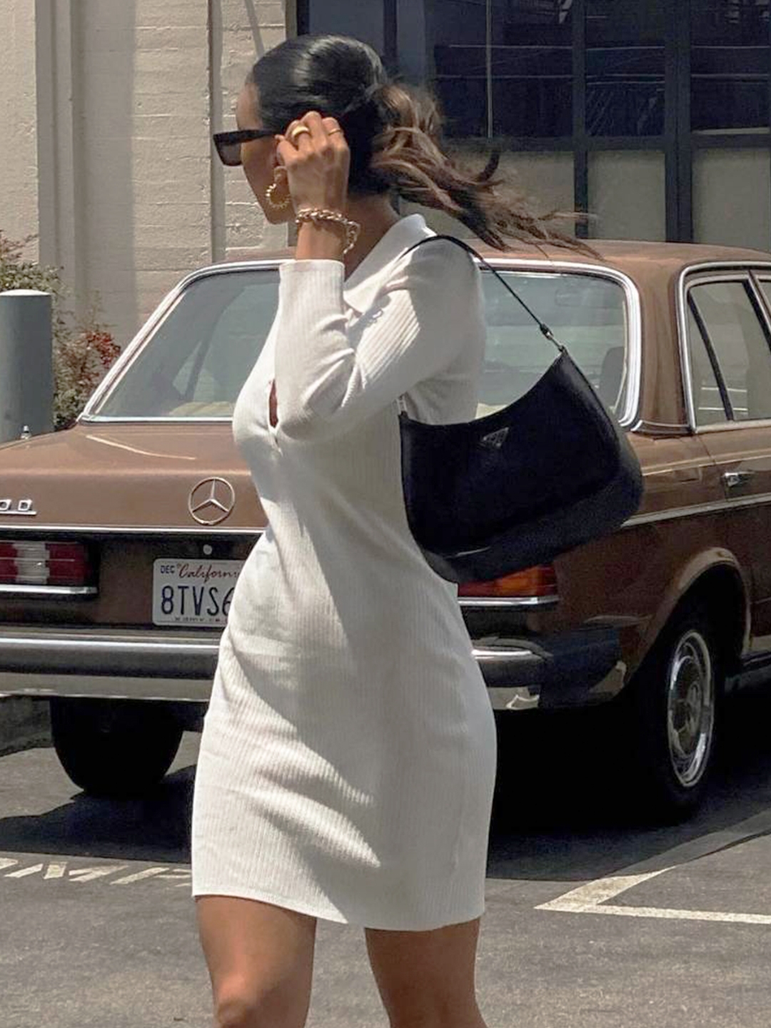 Prada Cleo Brushed Leather Shoulder Bag Black, Prada Cleo Brushed Leather Shoulder Bag White 착용 스타일 - 2