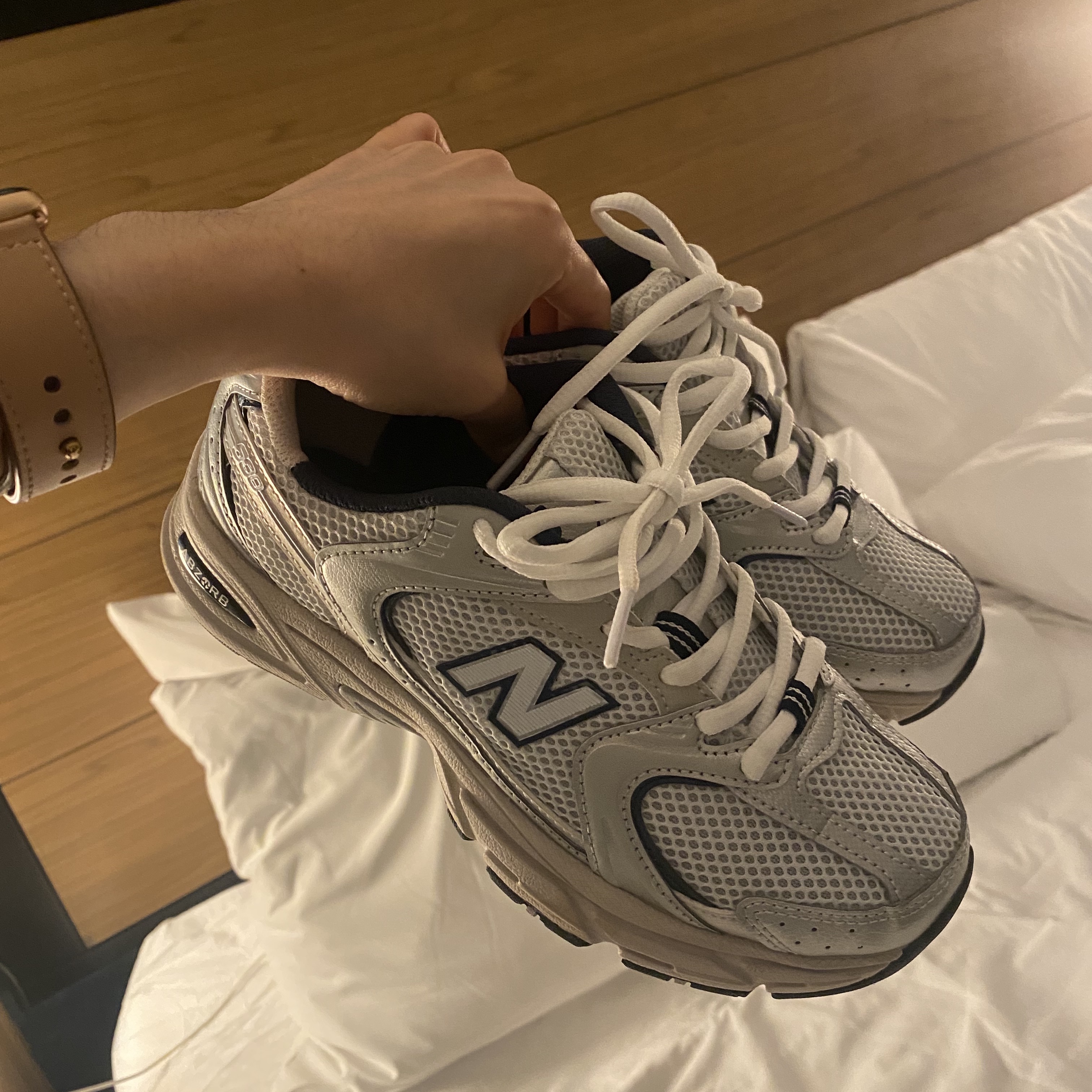 New Balance 530 Steel Grey 착용 스타일 - 3