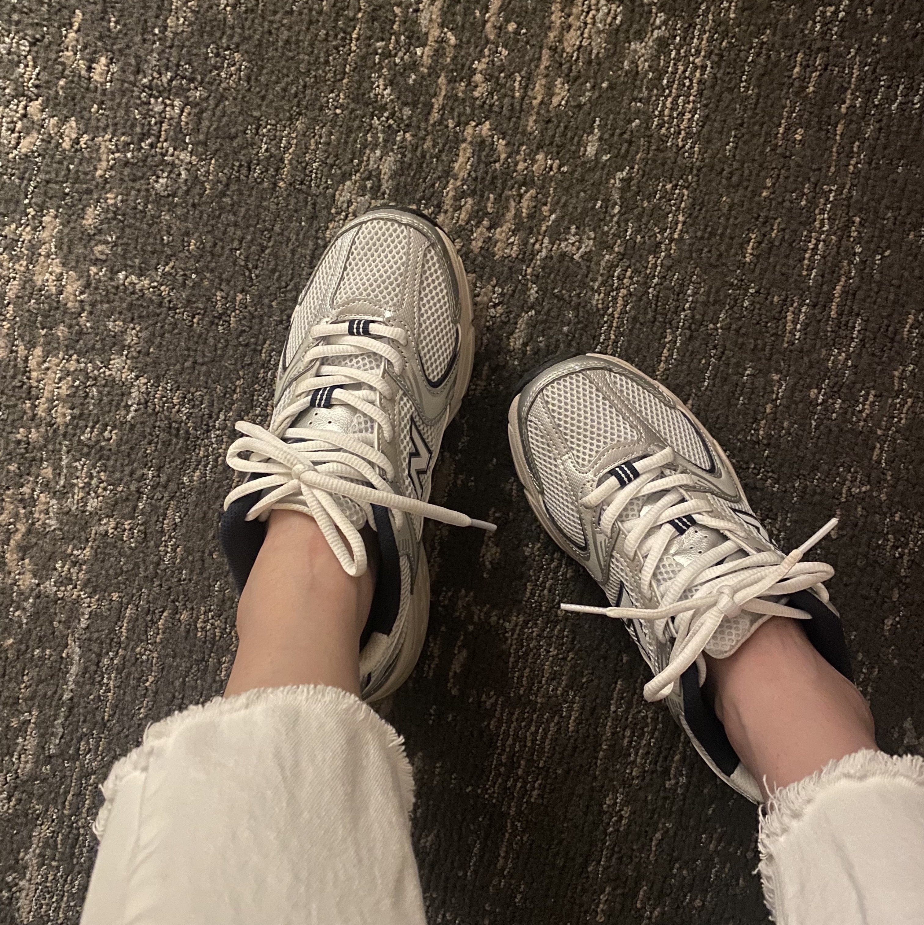 New Balance 530 Steel Grey 착용 스타일 - 2