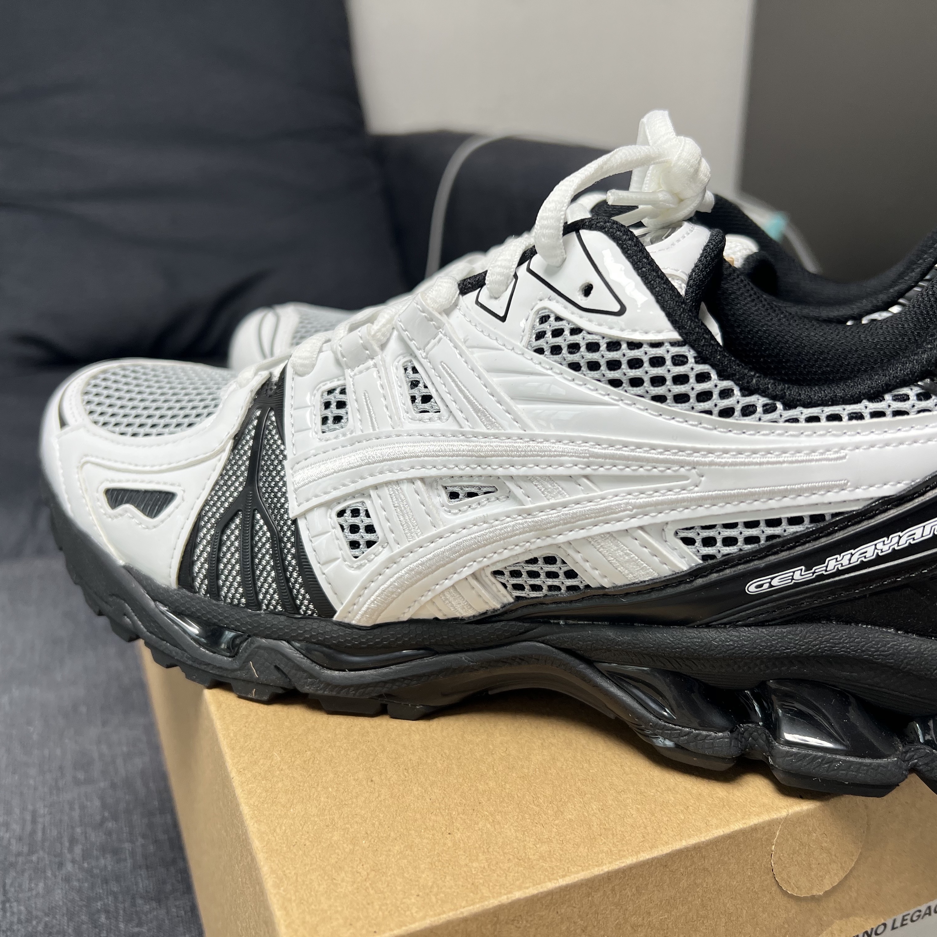 Asics x GmbH Gel-Kayano Legacy White Black 착용 스타일 - 1