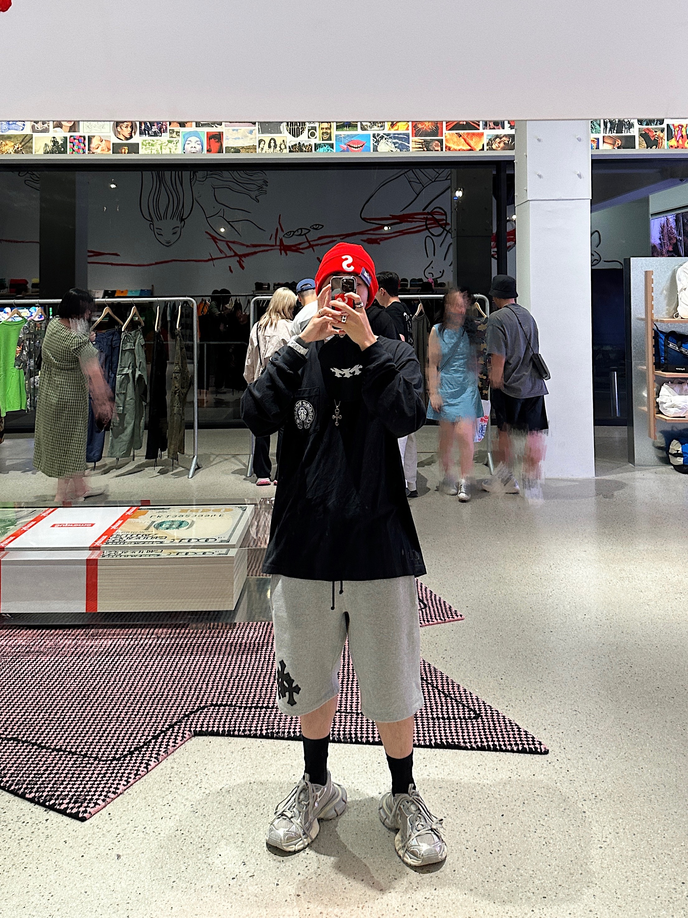 Supreme New Era S Logo Beanie Pink - 23FW, Supreme New Era S Logo Beanie Red - 23FW 착용 스타일 - 2