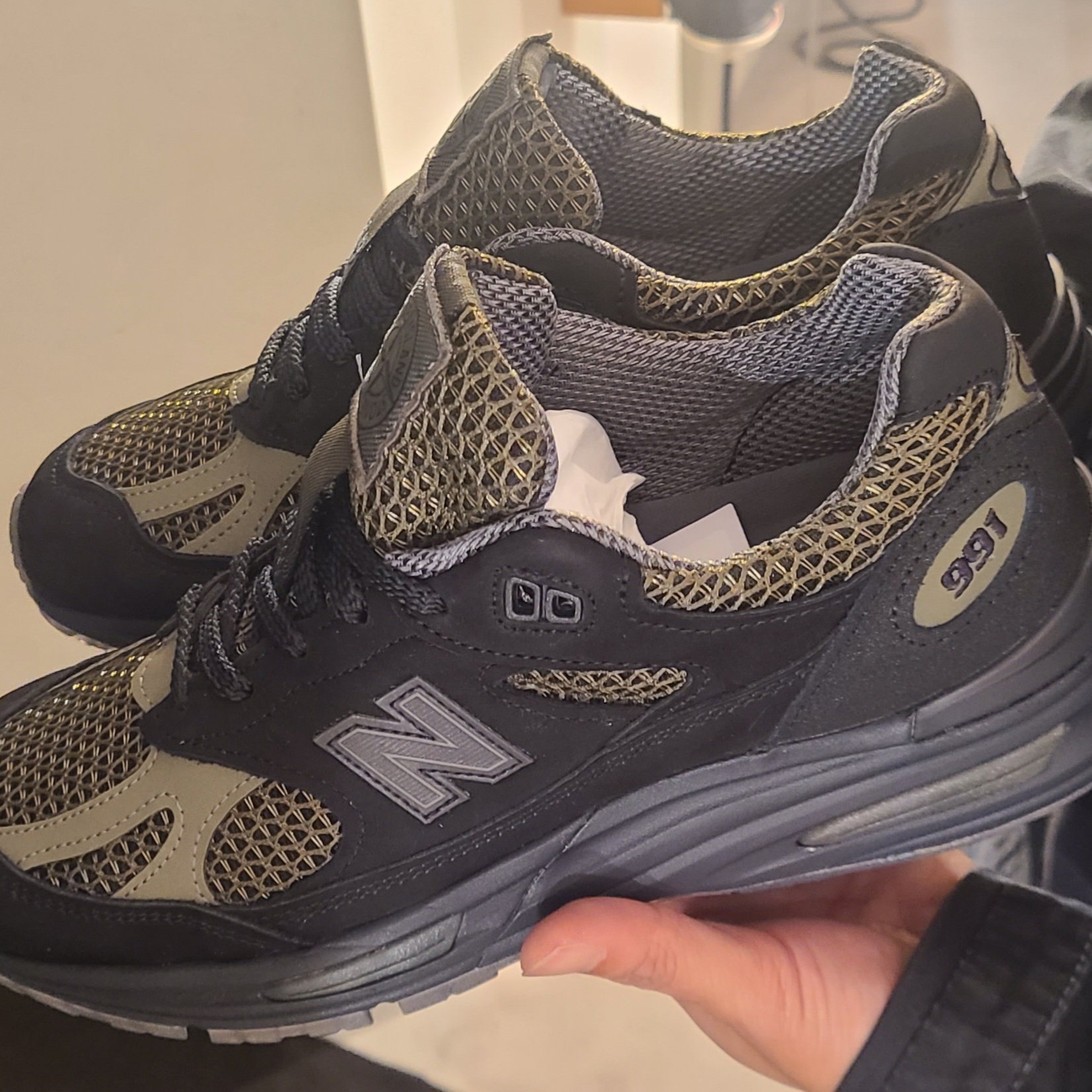New Balance x Stone Island 991v2 Made in UK Black Olive Night 착용 스타일 - 1