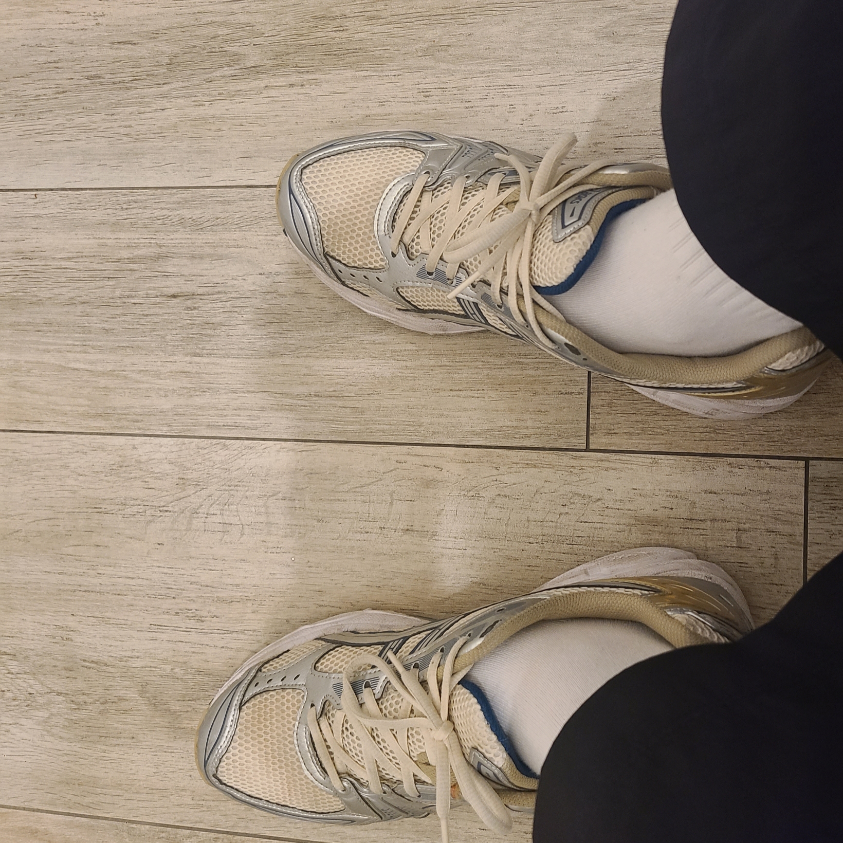 Asics Gel-Kayano 14 Cream Pure Silver 착용 스타일