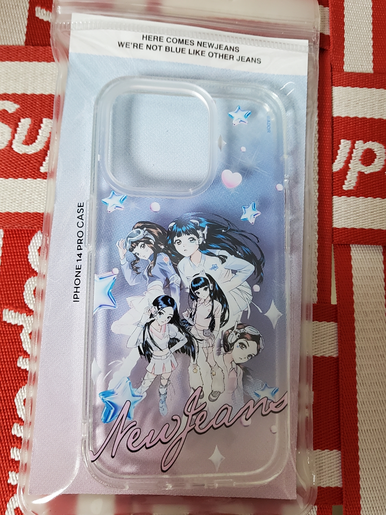 NewJeans Get Up iPhone 14 Pro Case 착용 스타일
