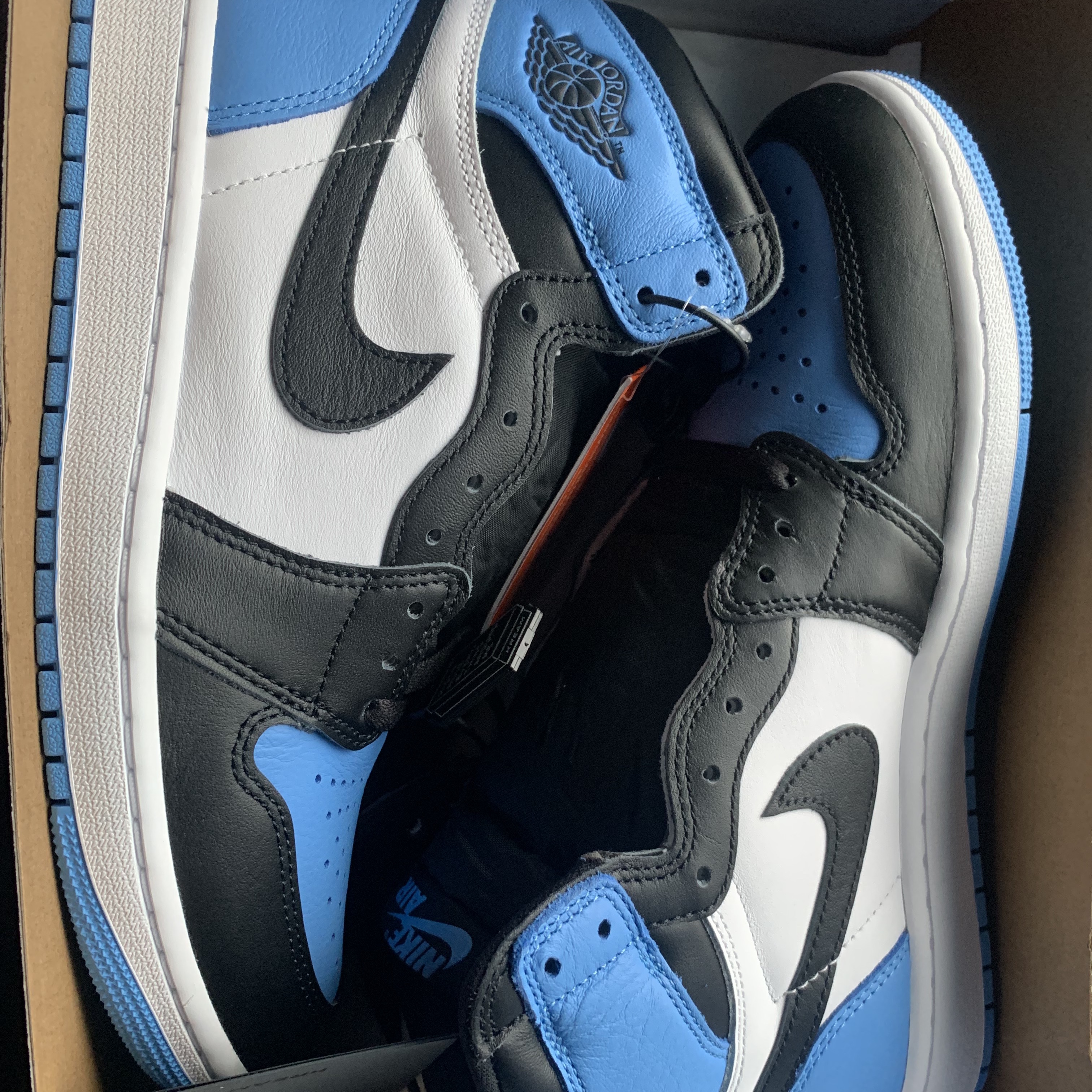 Jordan 1 Retro High OG University Blue 착용 스타일