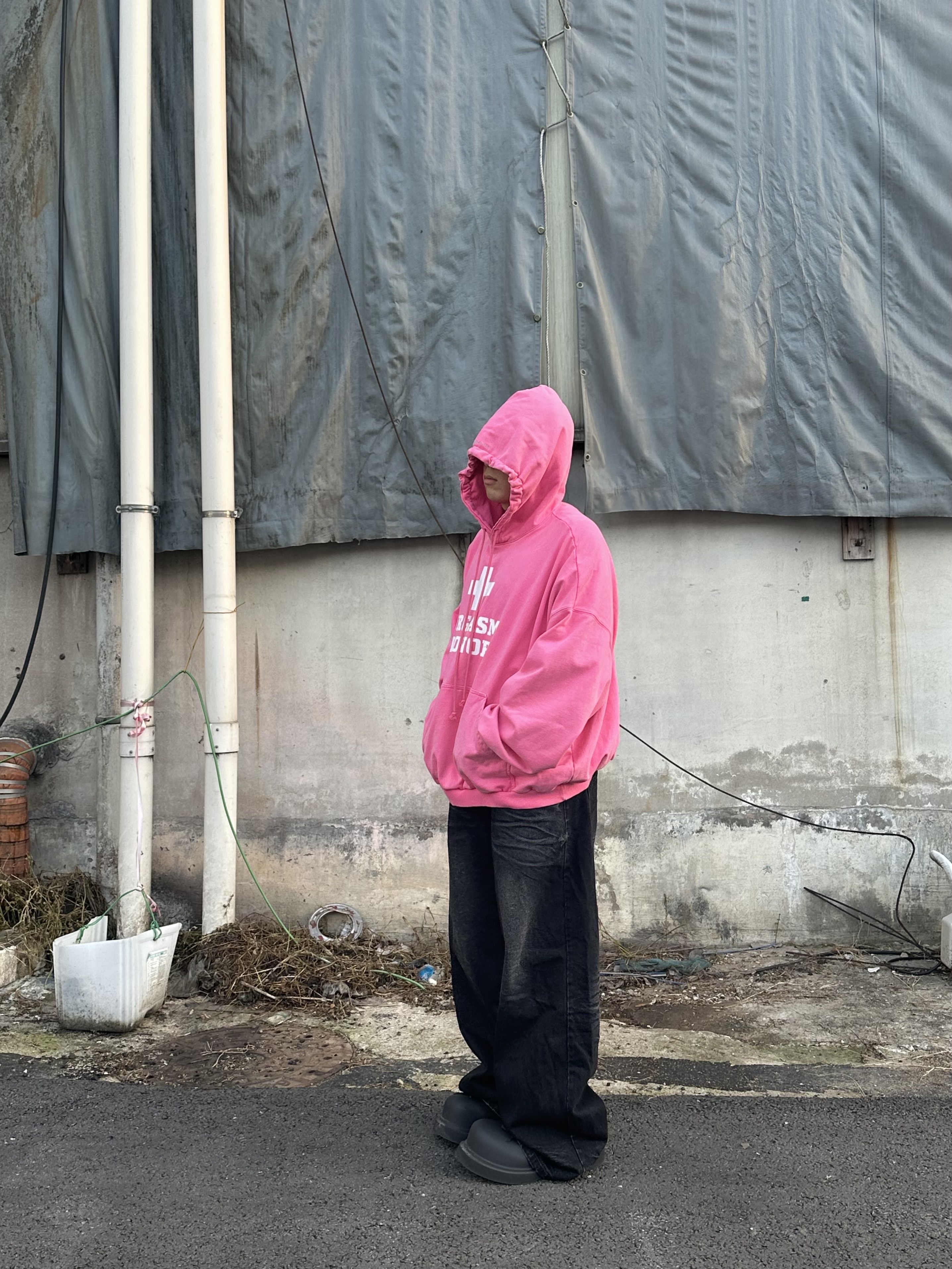 Project G/R Orgasm Donor Hoodie Washed Pink, [KREAM 단독] OMO Loosing Denim Pants Washed Black 착용 스타일 - 2