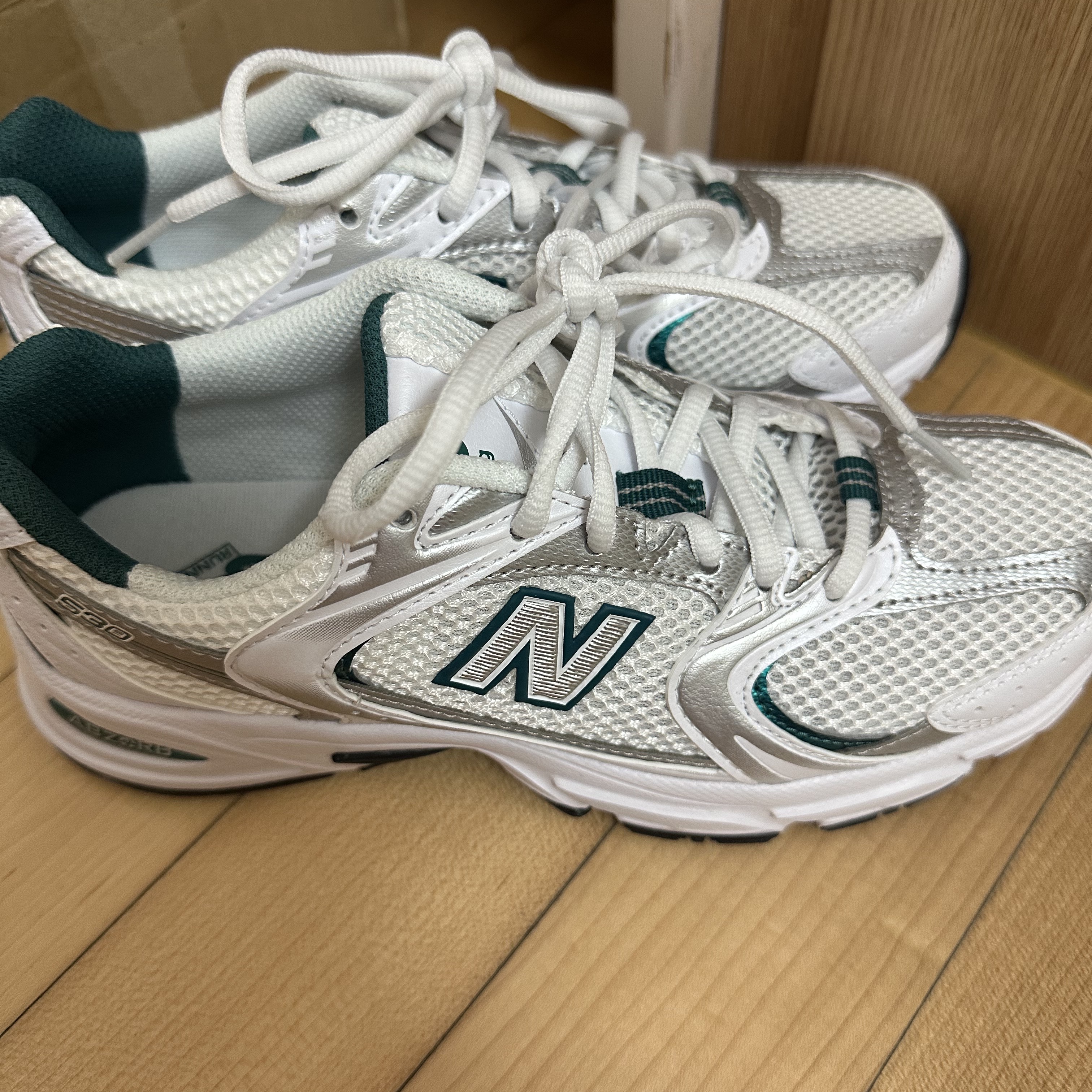 New Balance 530 White Mint 착용 스타일