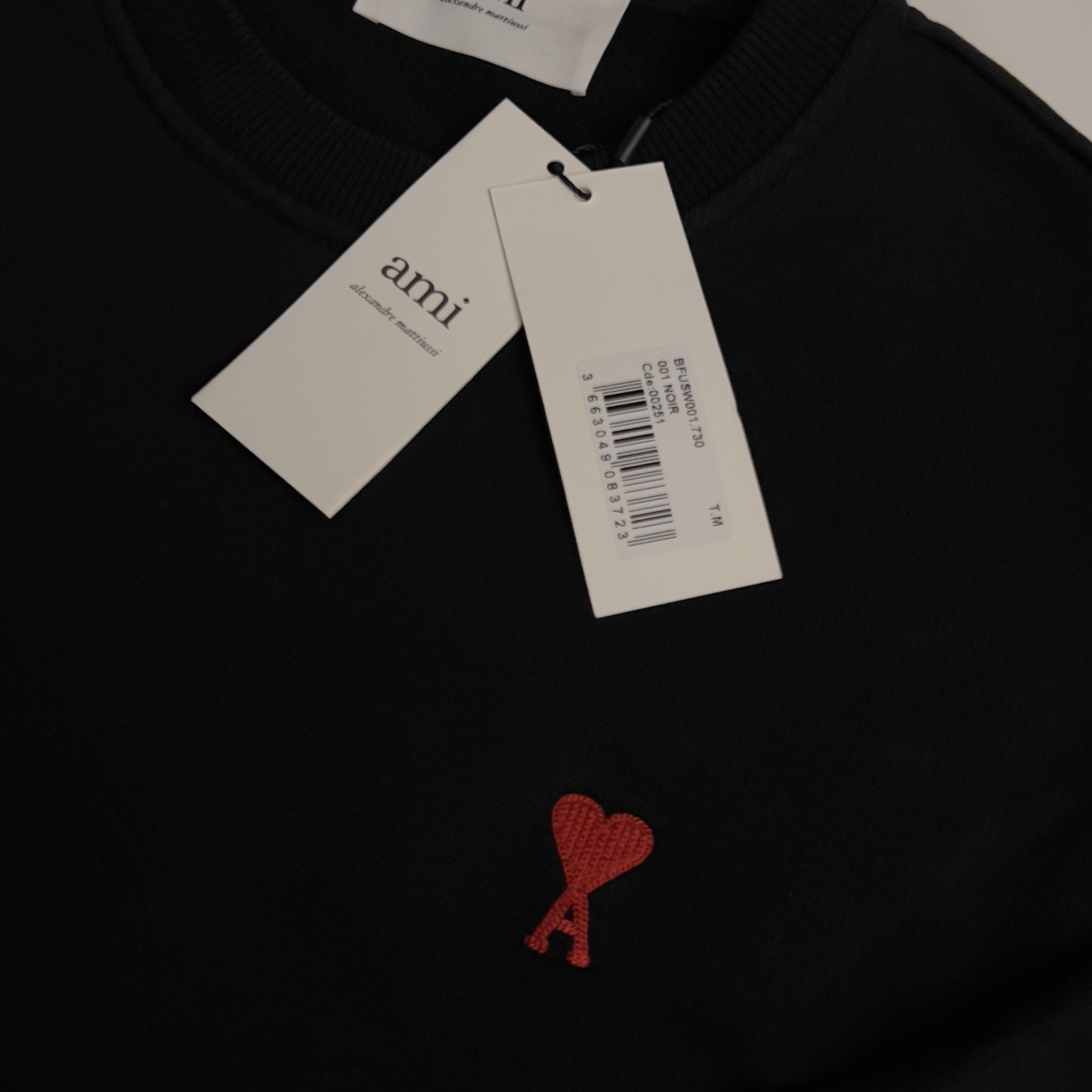AMI de Coeur Sweatshirt Black, Maison Kitsune Fox Head Tote Bag Ecru 착용 스타일 - 3