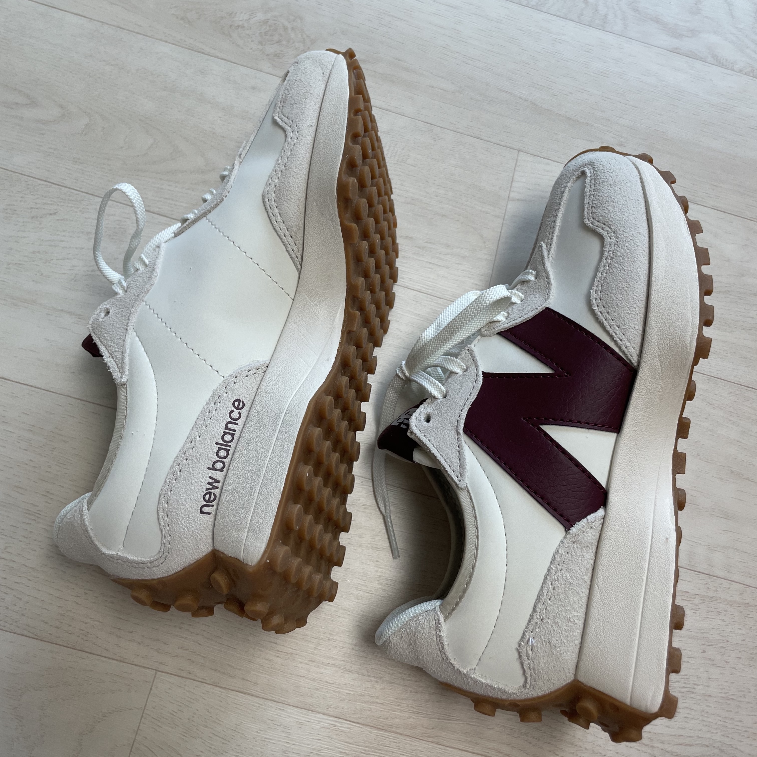 (W) New Balance 327 Burgundy 착용 스타일
