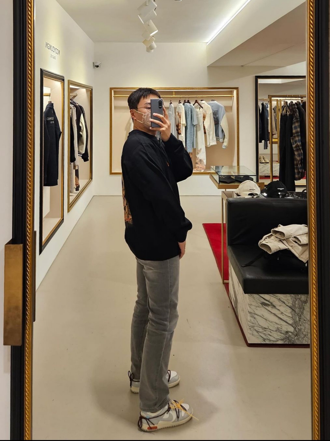 Supreme Seoul Box Logo T-Shirt White - 23FW, Nike x Off-White Dunk Low The 50 - Lot 46 착용 스타일 - 2
