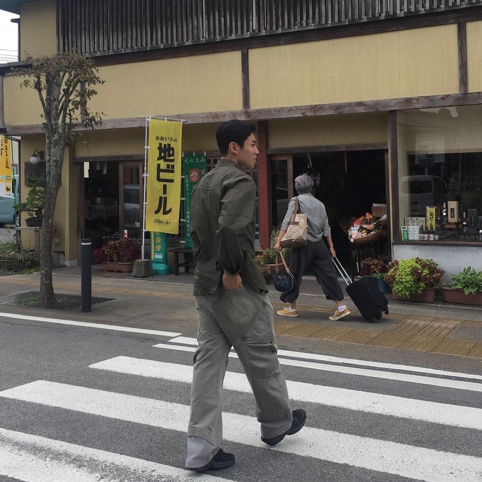 Ignota Core:5 Washed Cargo Pants Sand 착용 스타일 - 1