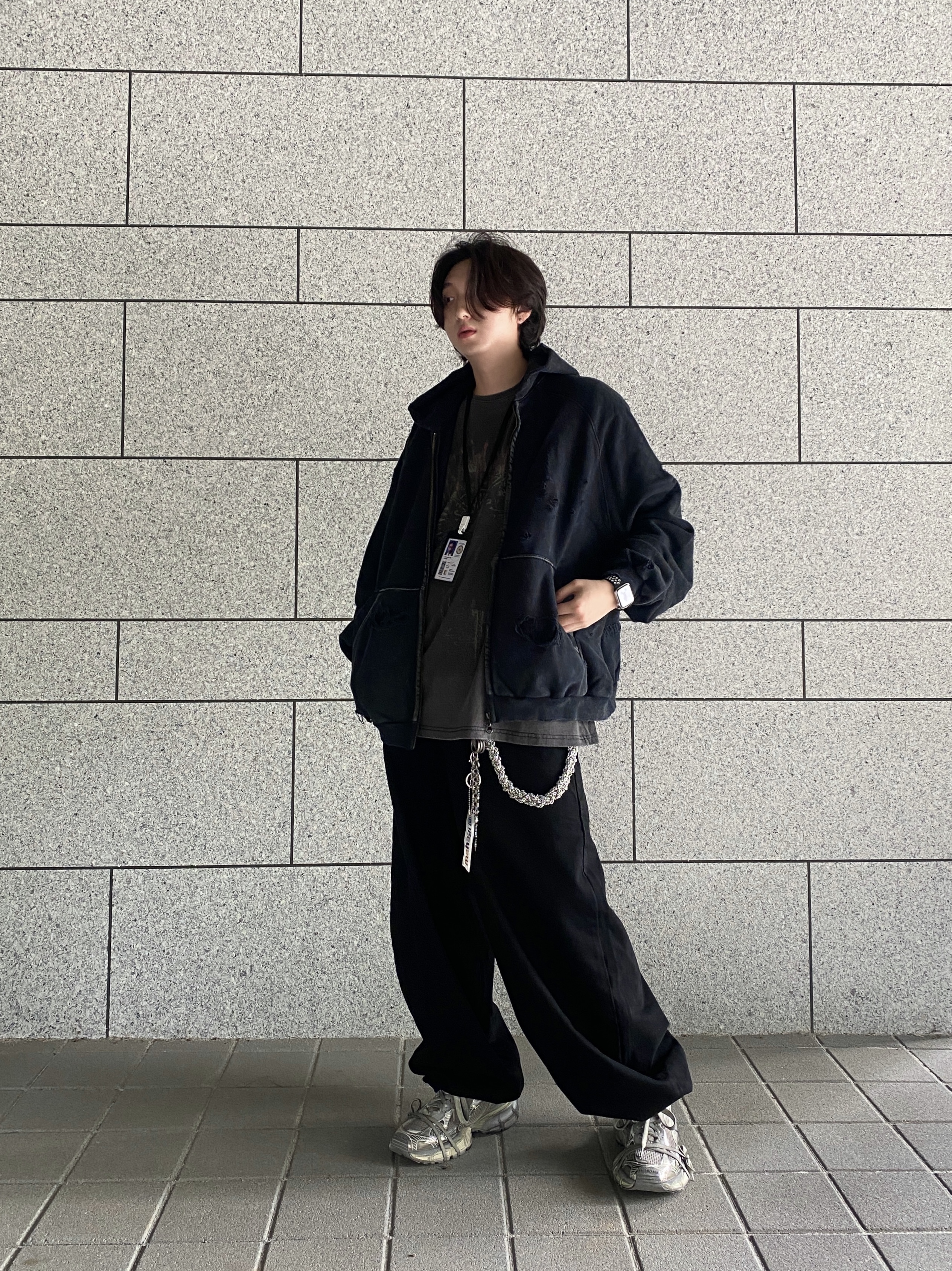 Nonnod x Shinsegae Distressed Zip-Up Hoodie Washed Black, Balenciaga 3XL Sneakers Light Beige 착용 스타일 - 1
