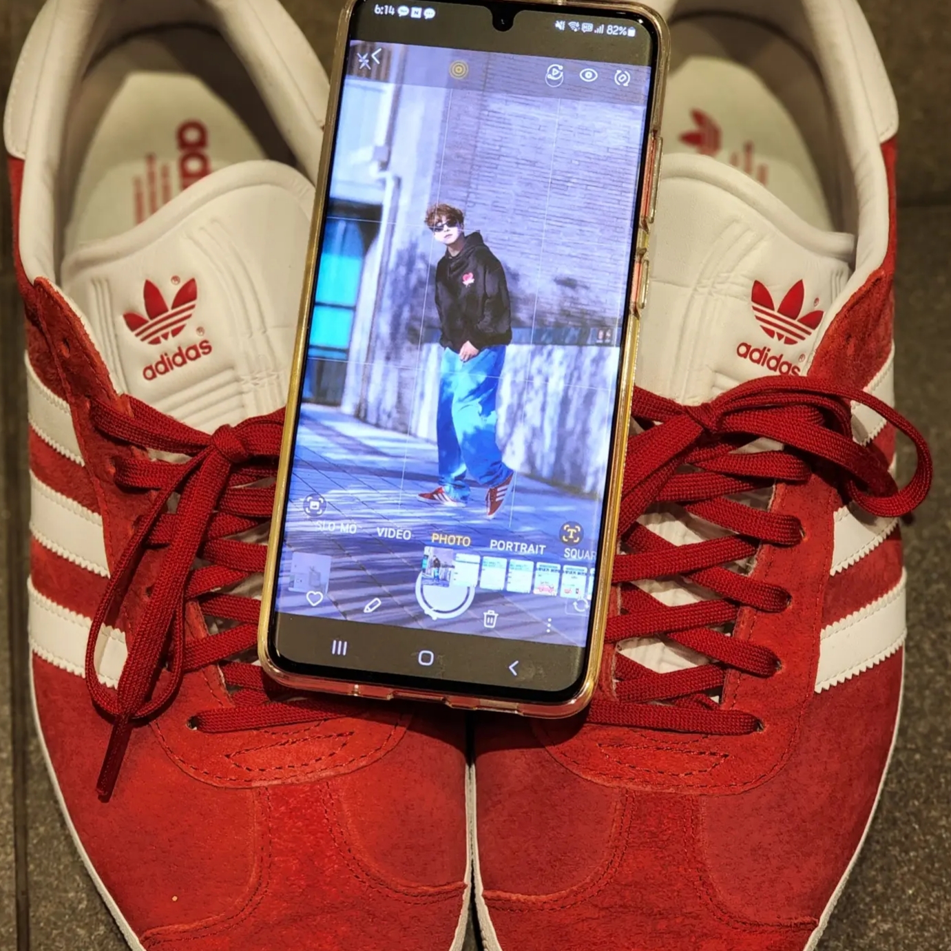 Adidas Gazelle Power Red 착용 스타일 - 4
