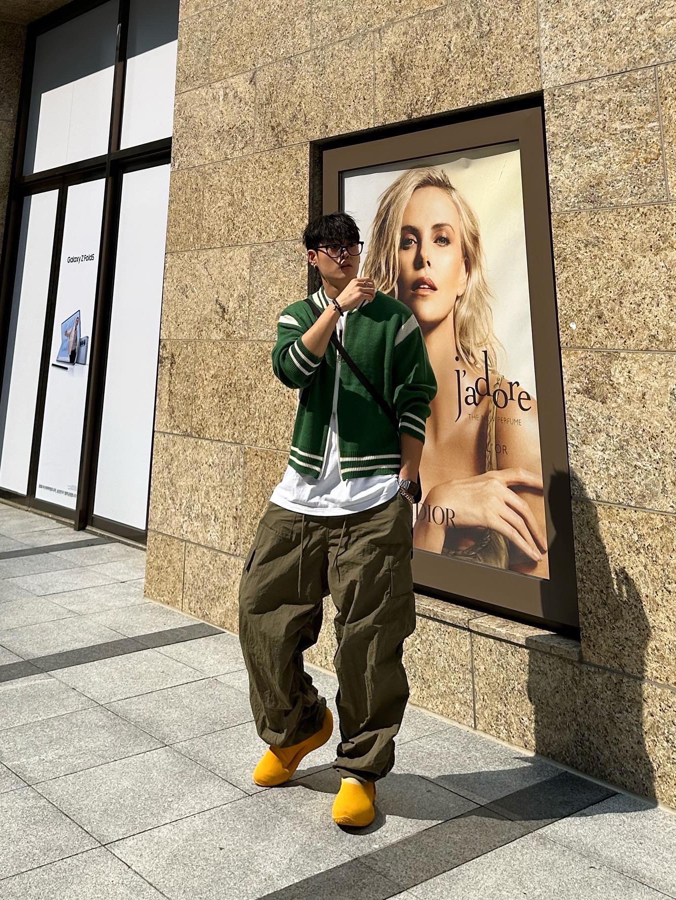 Adidas Yeezy Knit RNR Sulfur 착용 스타일 - 1