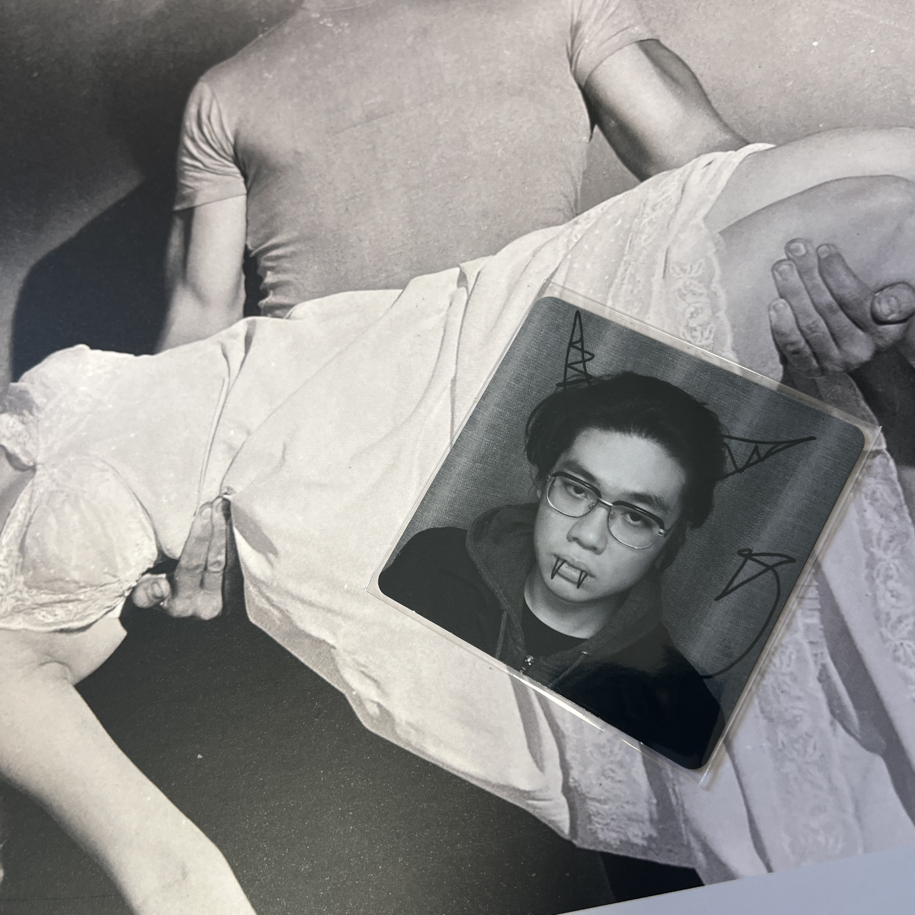 The Black Skirts 3rd Album Part 2 Thirsty Marble Smoke Translucent 착용 스타일 - 2