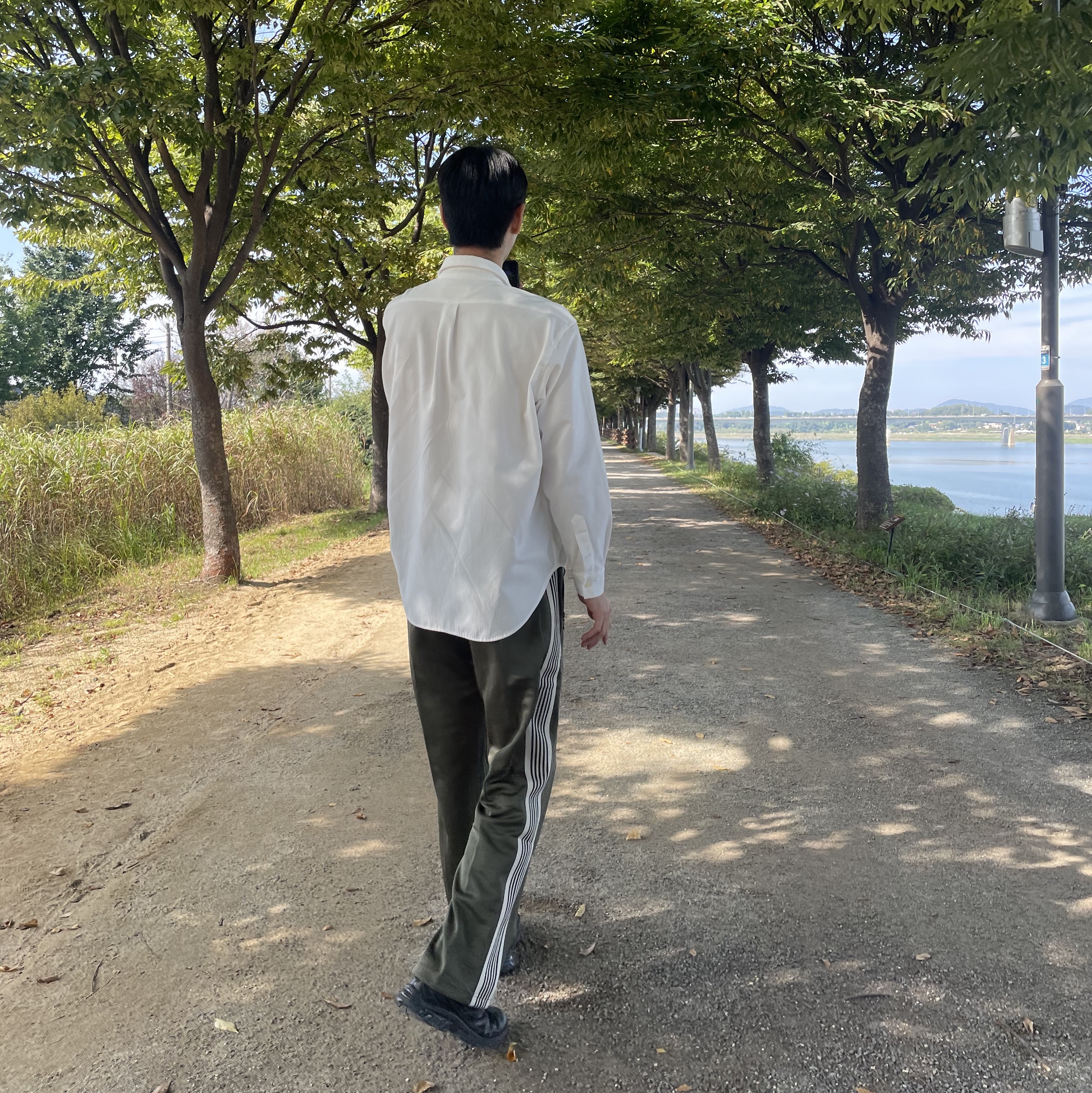 Needles Straight Track Pants Poly Smooth Ice White 착용 스타일