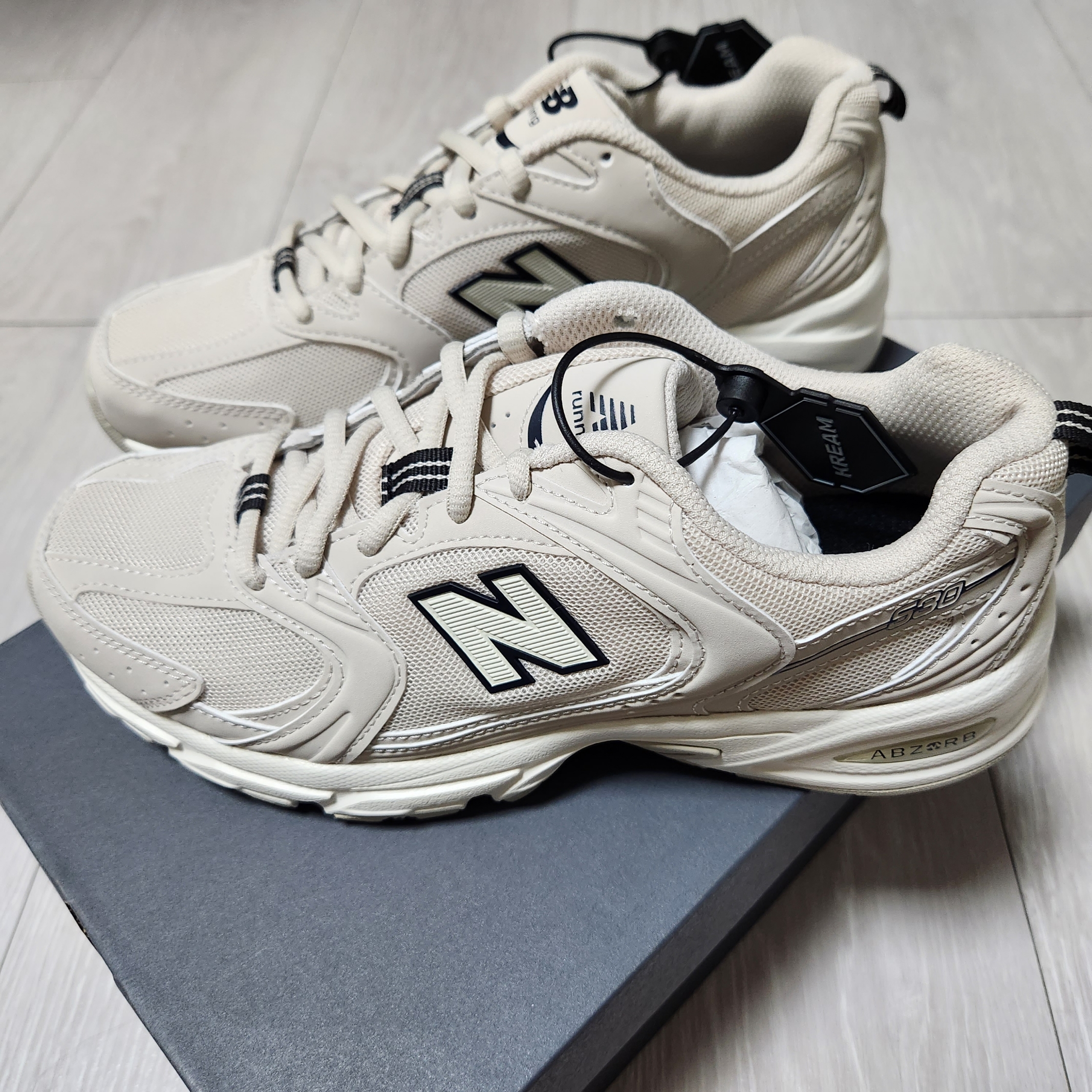 New Balance 530 Ivory 착용 스타일