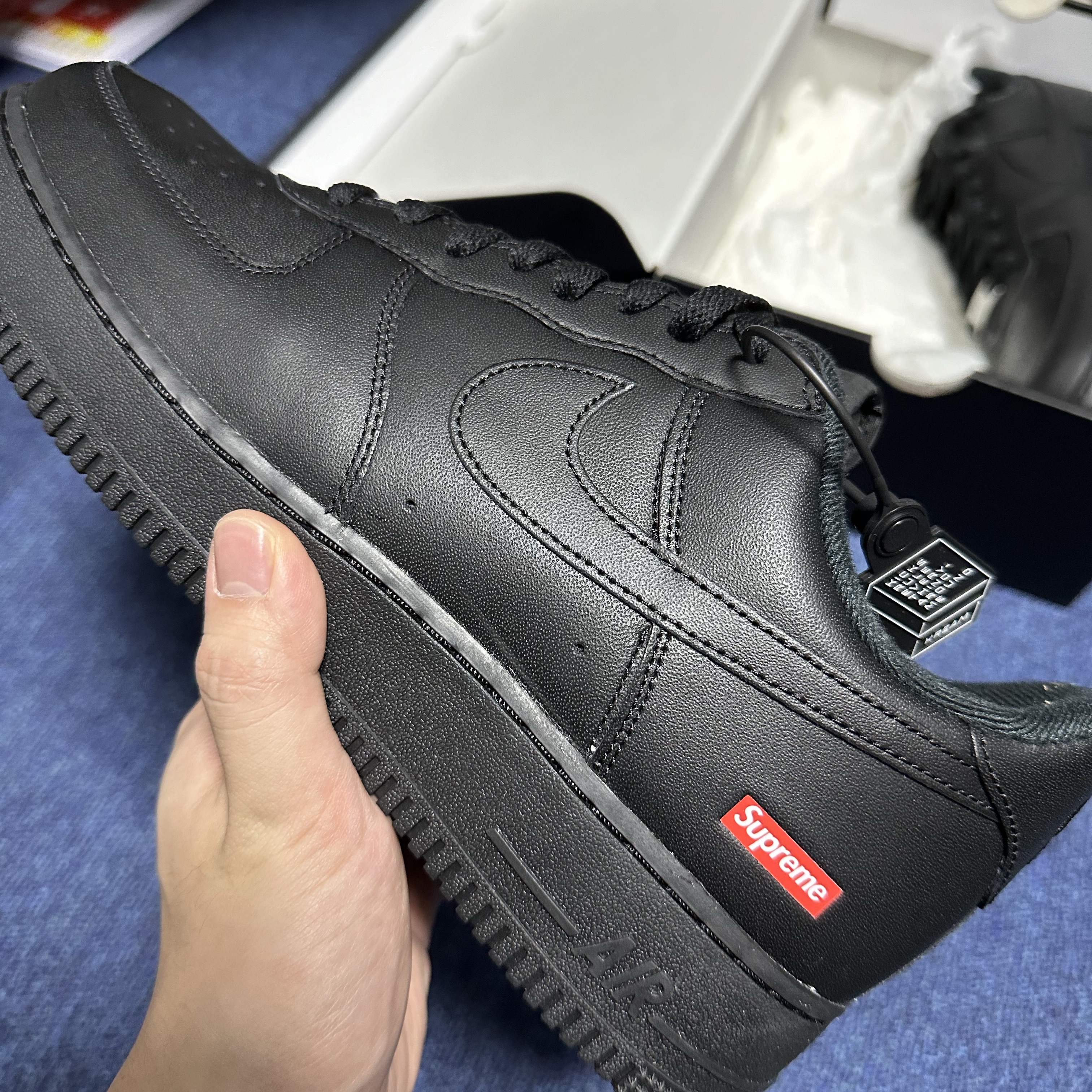 Nike x Supreme Air Force 1 Low Black 착용 스타일