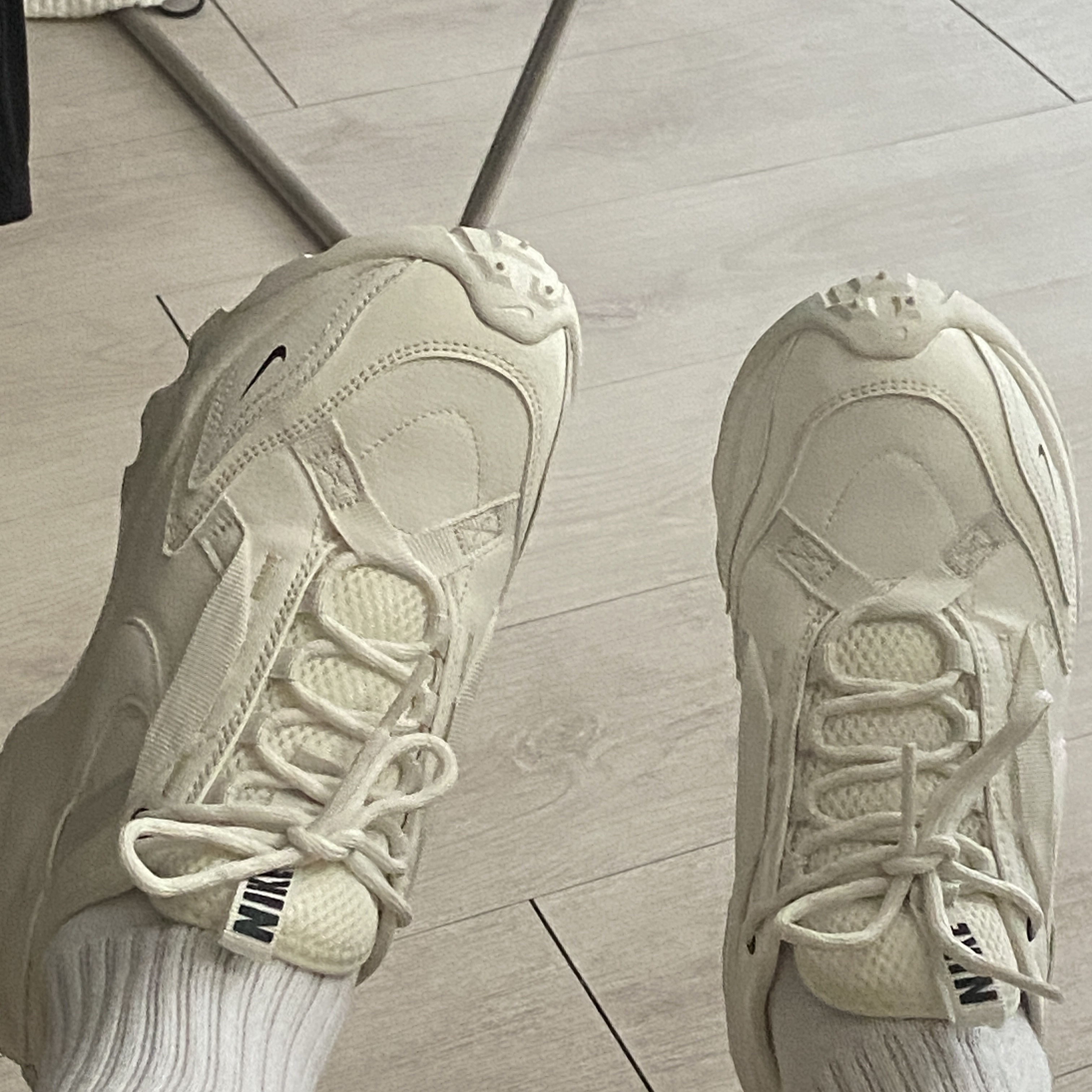(W) Nike TC 7900 Summit White 착용 스타일 - 1