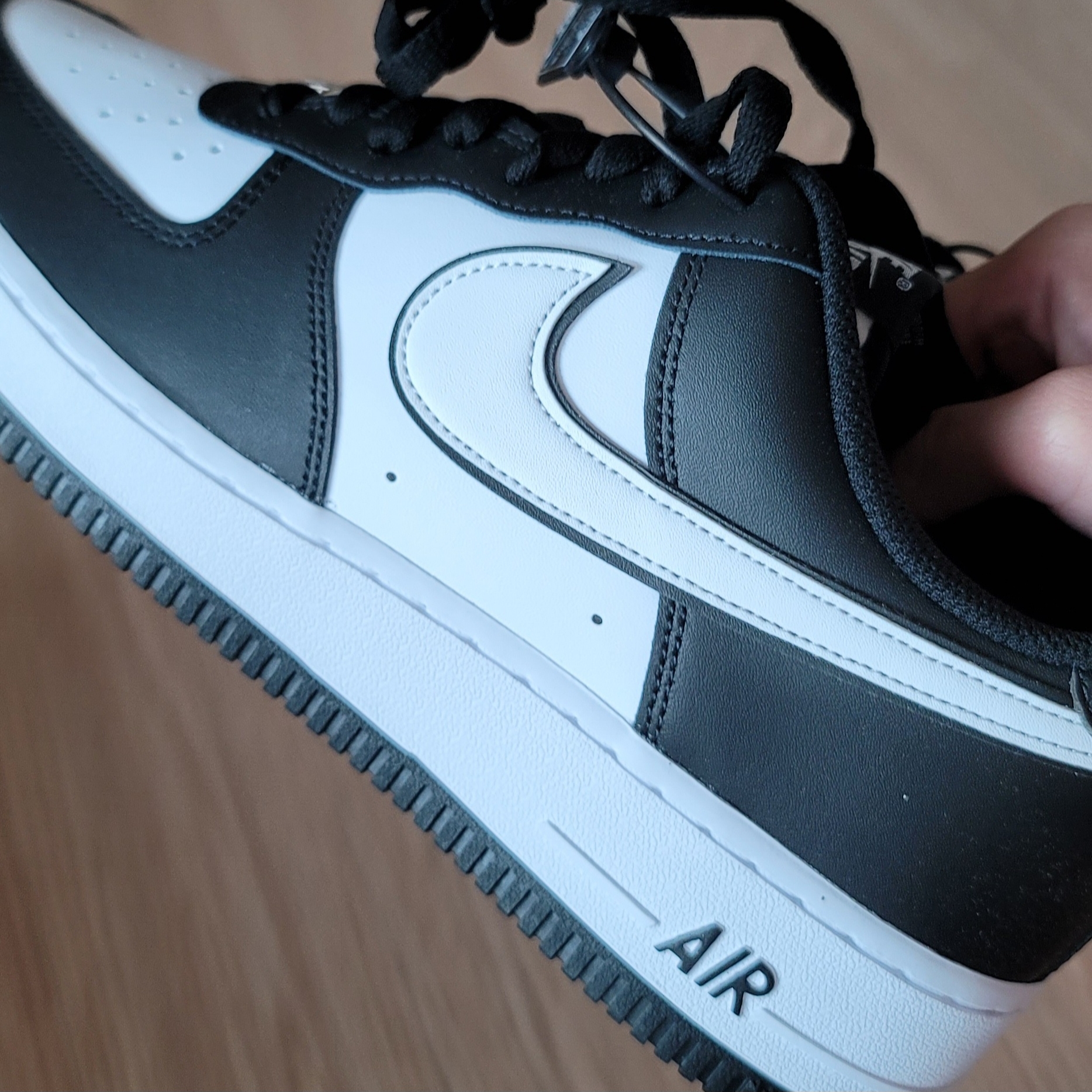 Nike Air Force 1 '07 Black White 착용 스타일 - 2