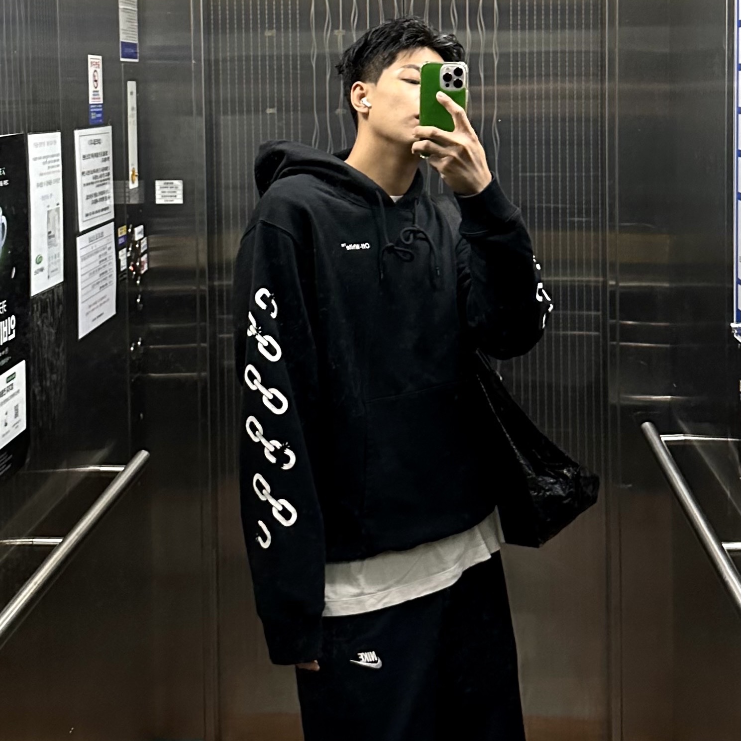 Off-White Chain Arrow Slim Hoodie Black, (W) Balenciaga Tyrex Sneakers Black 착용 스타일 - 1