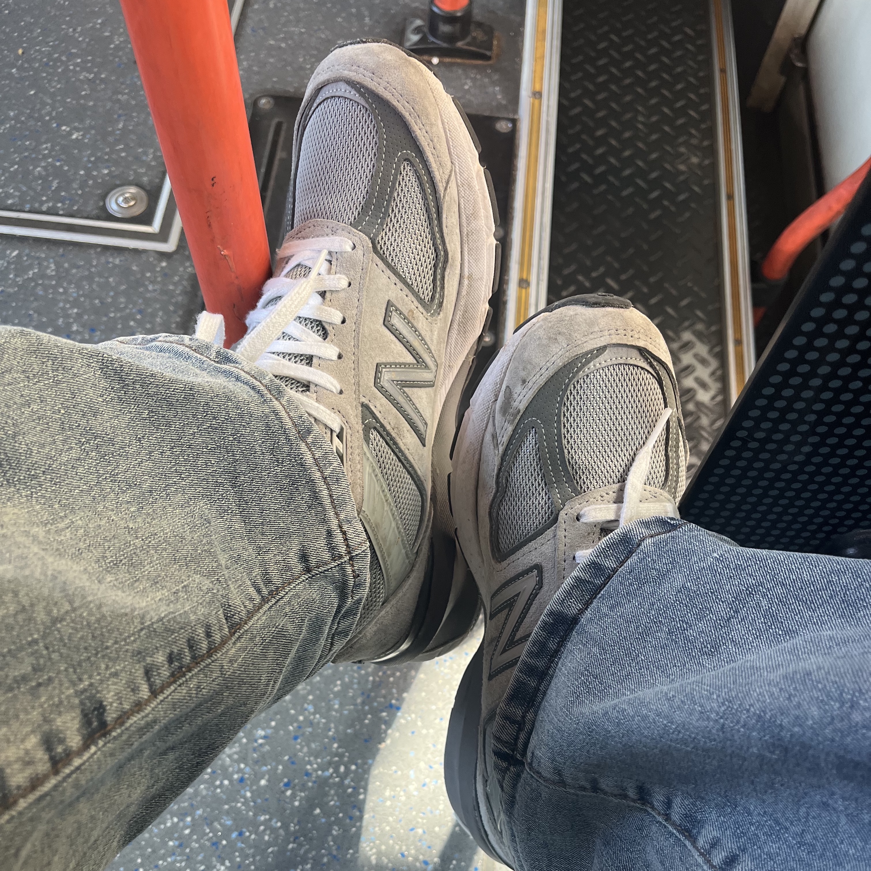 New Balance 990v5 Made in USA Grey - D Standard 착용 스타일