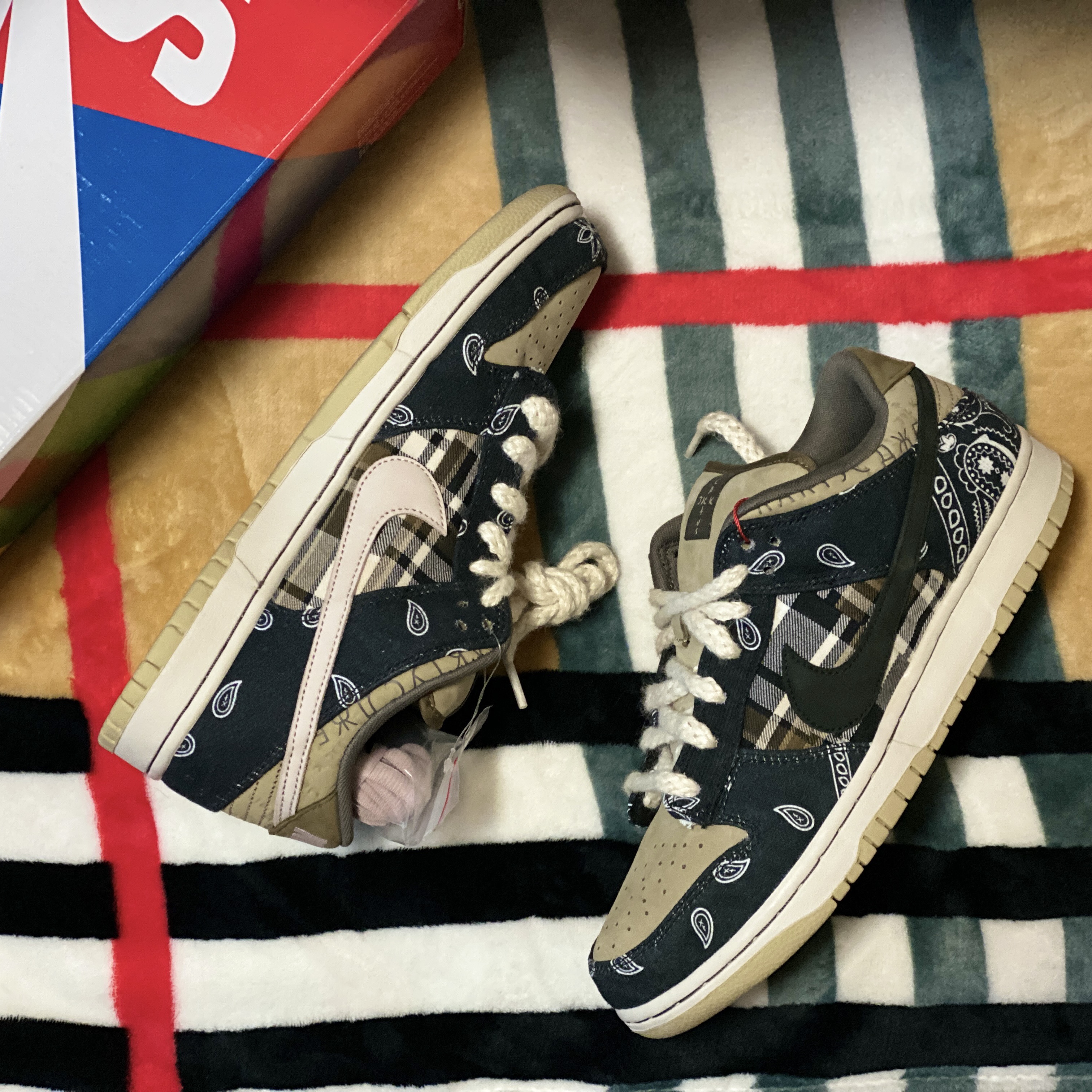 Nike x Travis Scott SB Dunk Low 착용 스타일