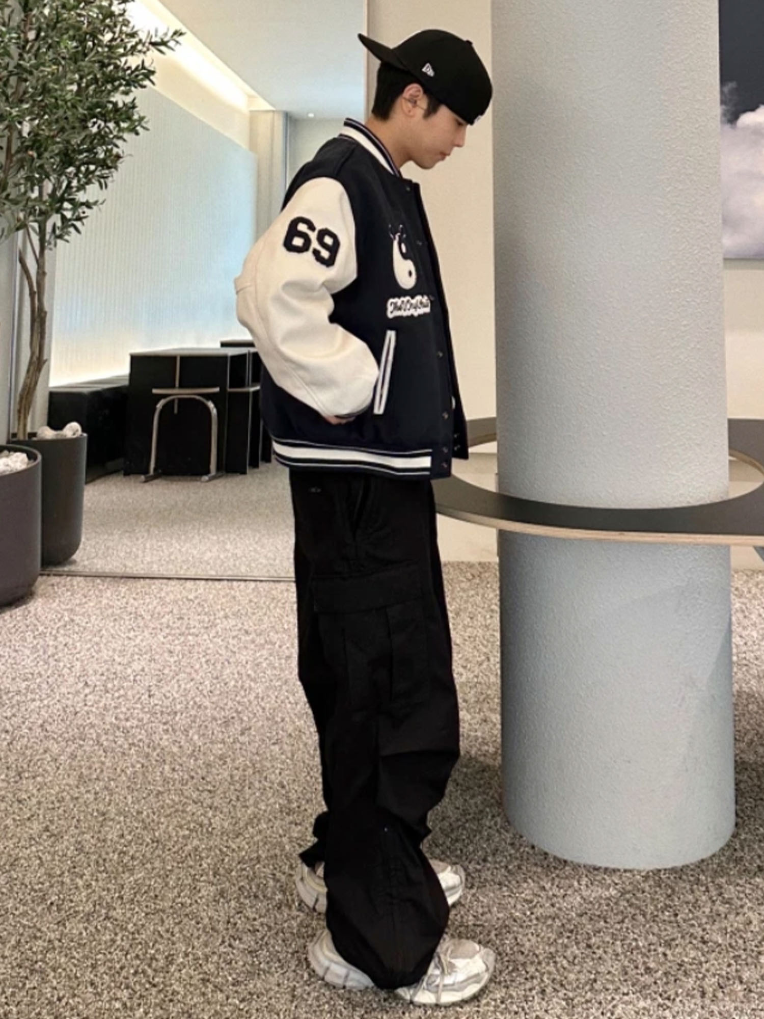 Balenciaga 3XL Sneakers Light Beige, Nike x Jacquemus J Force 1 Low LX SP Black 착용 스타일 - 4