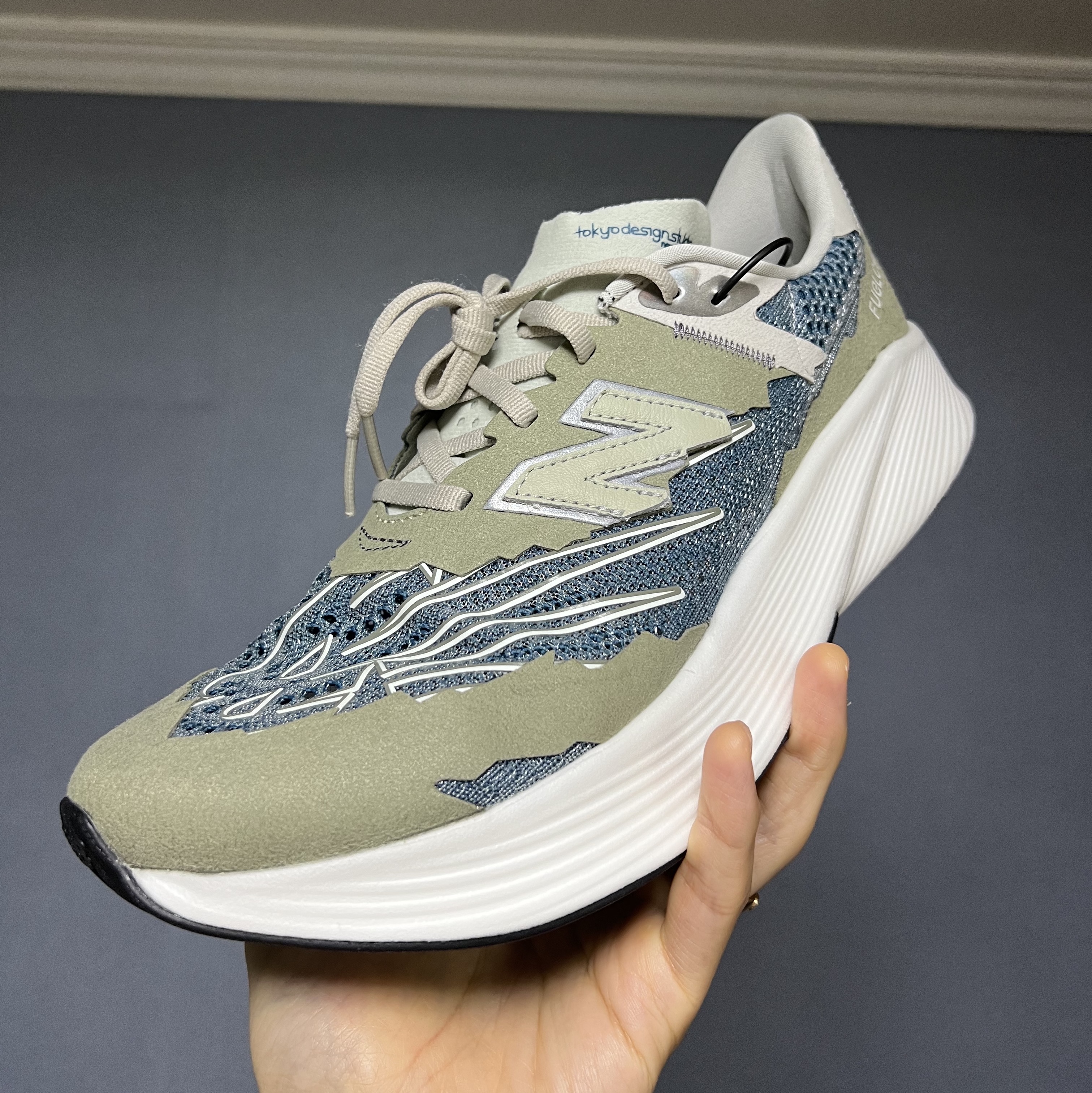 New Balance x Tokyo Design Studio FuelCell RC Elite v2 Blue Vetiver 착용 스타일