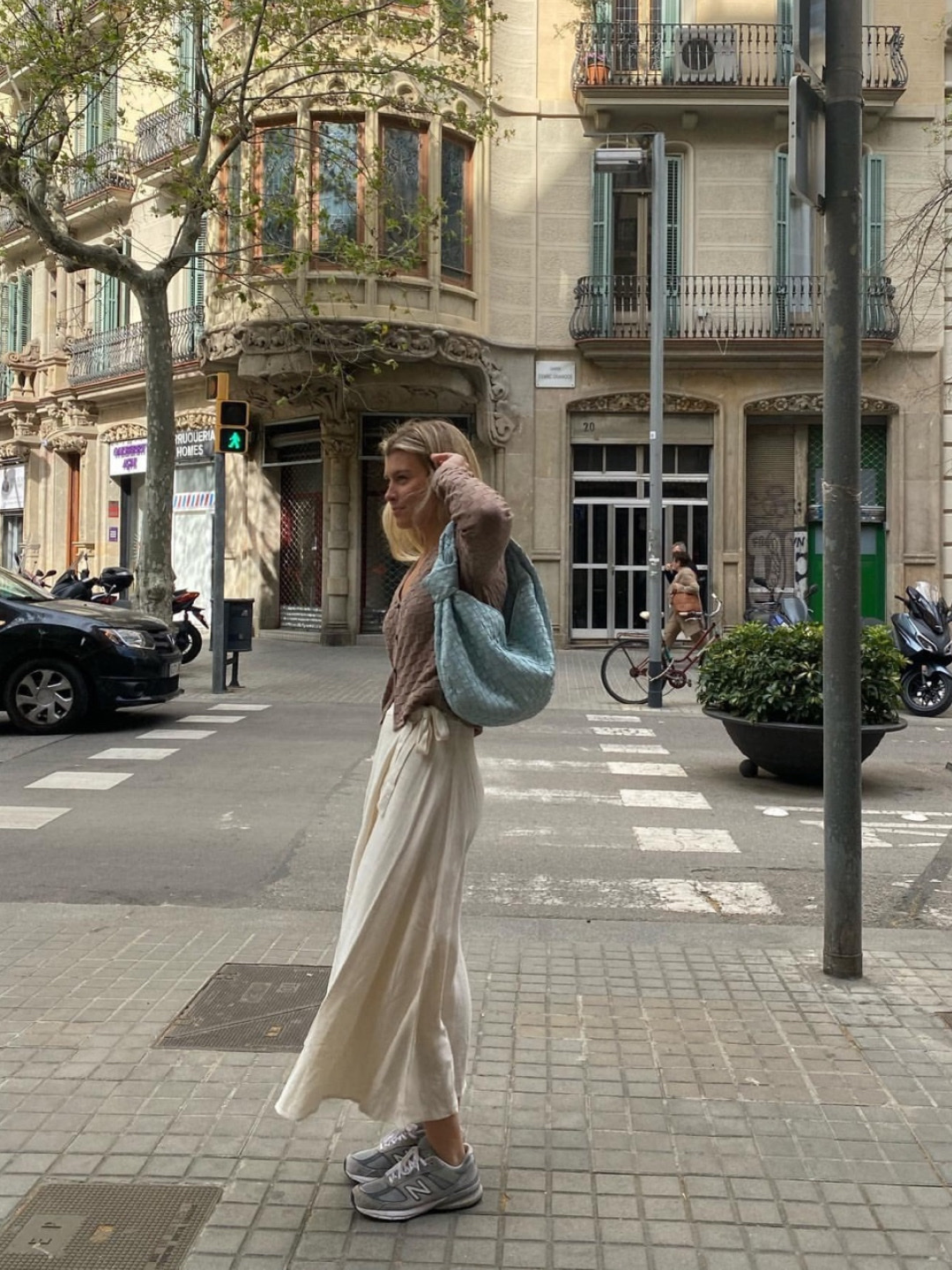 Bottega Veneta Teen Jodie Windswept, Bottega Veneta Mini Leather Jodie Mirth Washed 착용 스타일 - 2