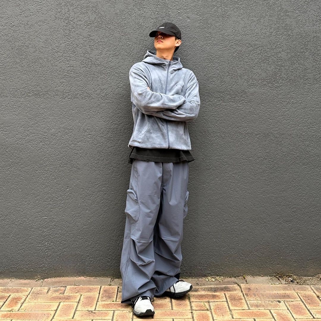 Art of Field Egg Pocket Parachute Pants Dusty Blue, Art of Field Egg Pocket Parachute Pants Light Green 착용 스타일 - 3