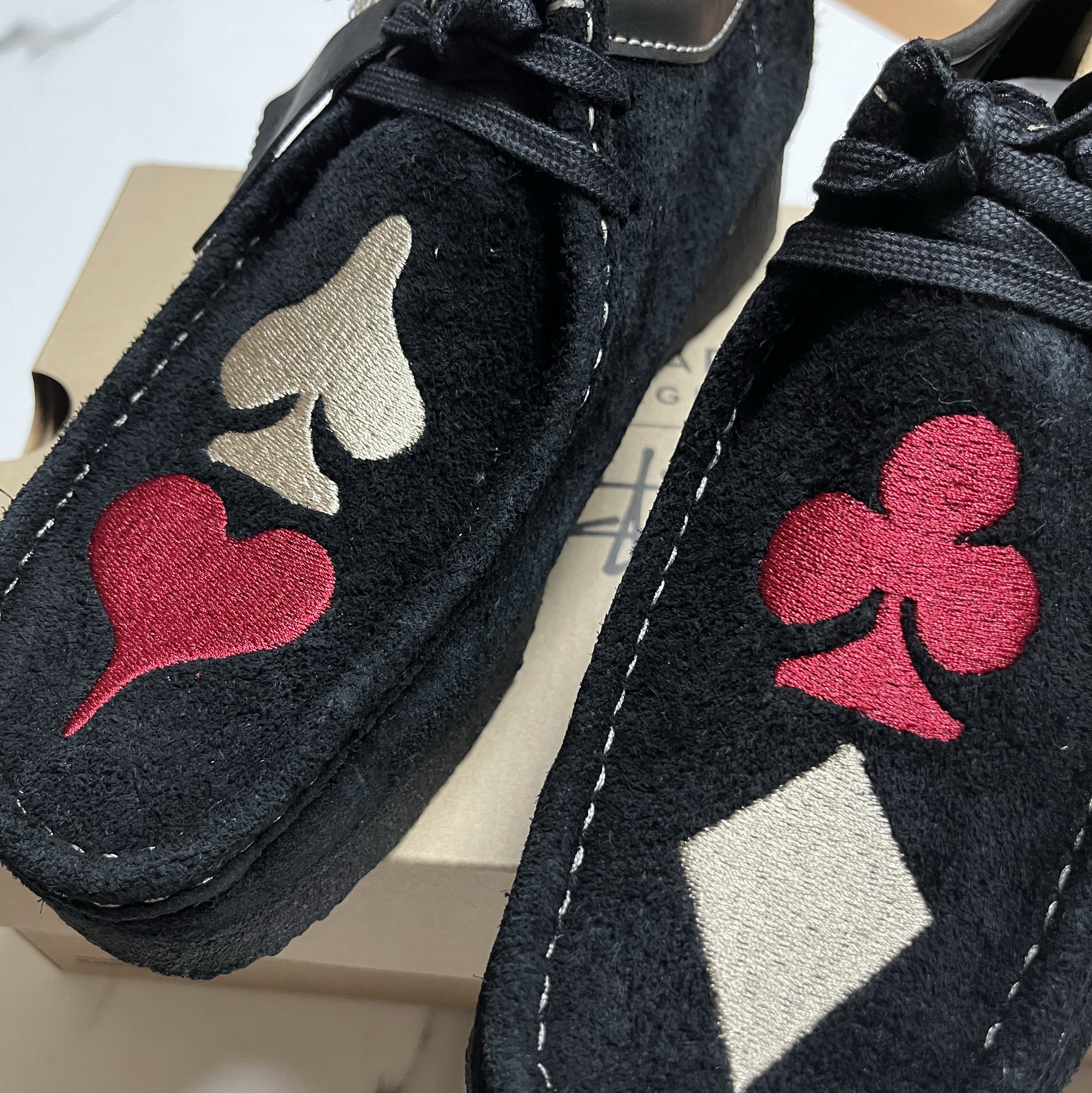 Clarks x Stussy Wallabee Black Suede 착용 스타일