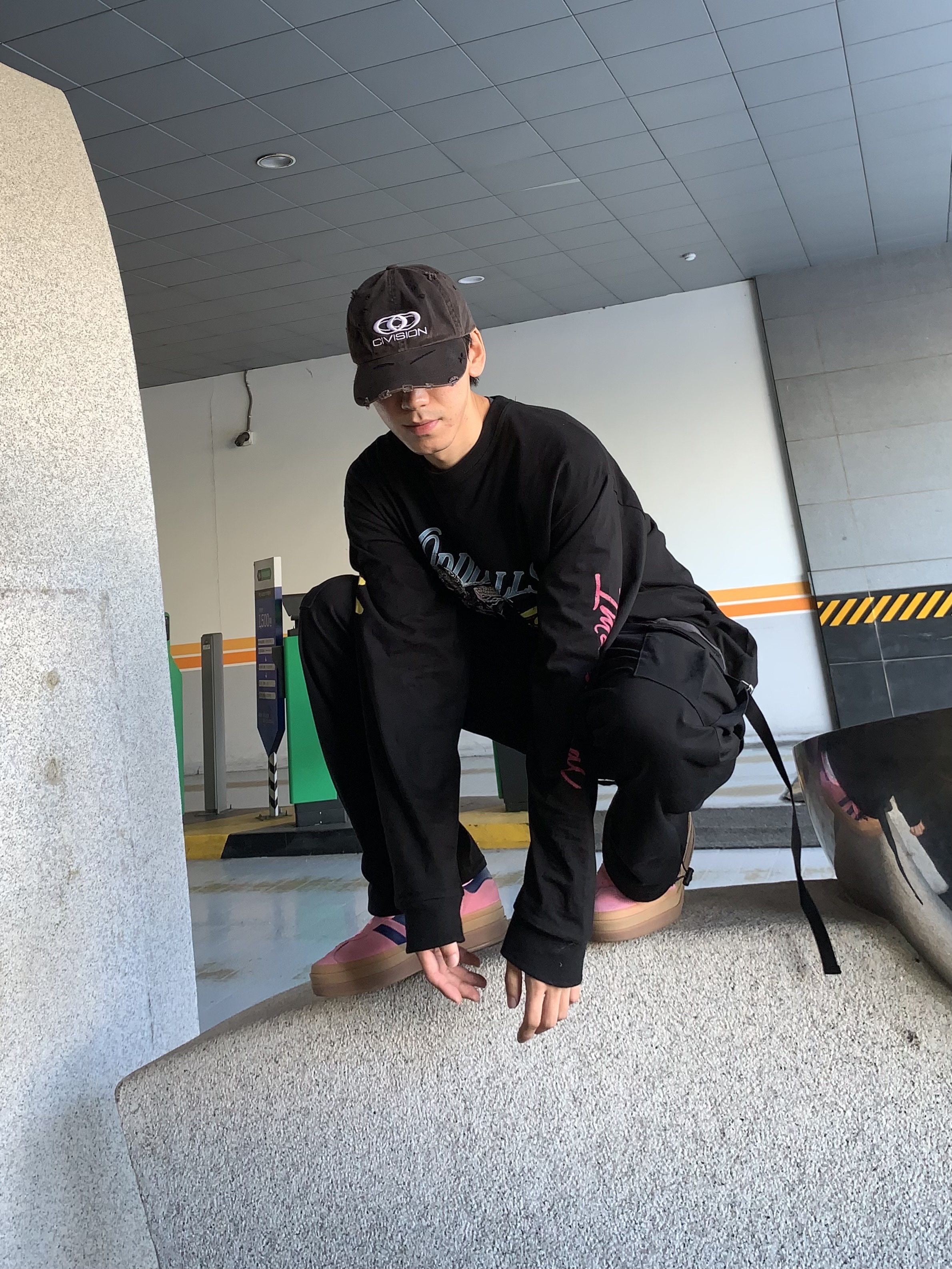 (W) Adidas Gazelle Bold Pink Glow Victory Blue 착용 스타일 - 3