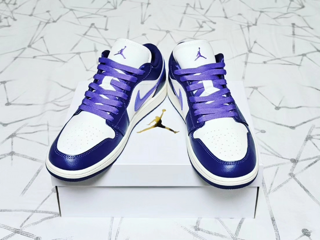 (W) Jordan 1 Low Sky J Purple Sail 착용 스타일 - 3