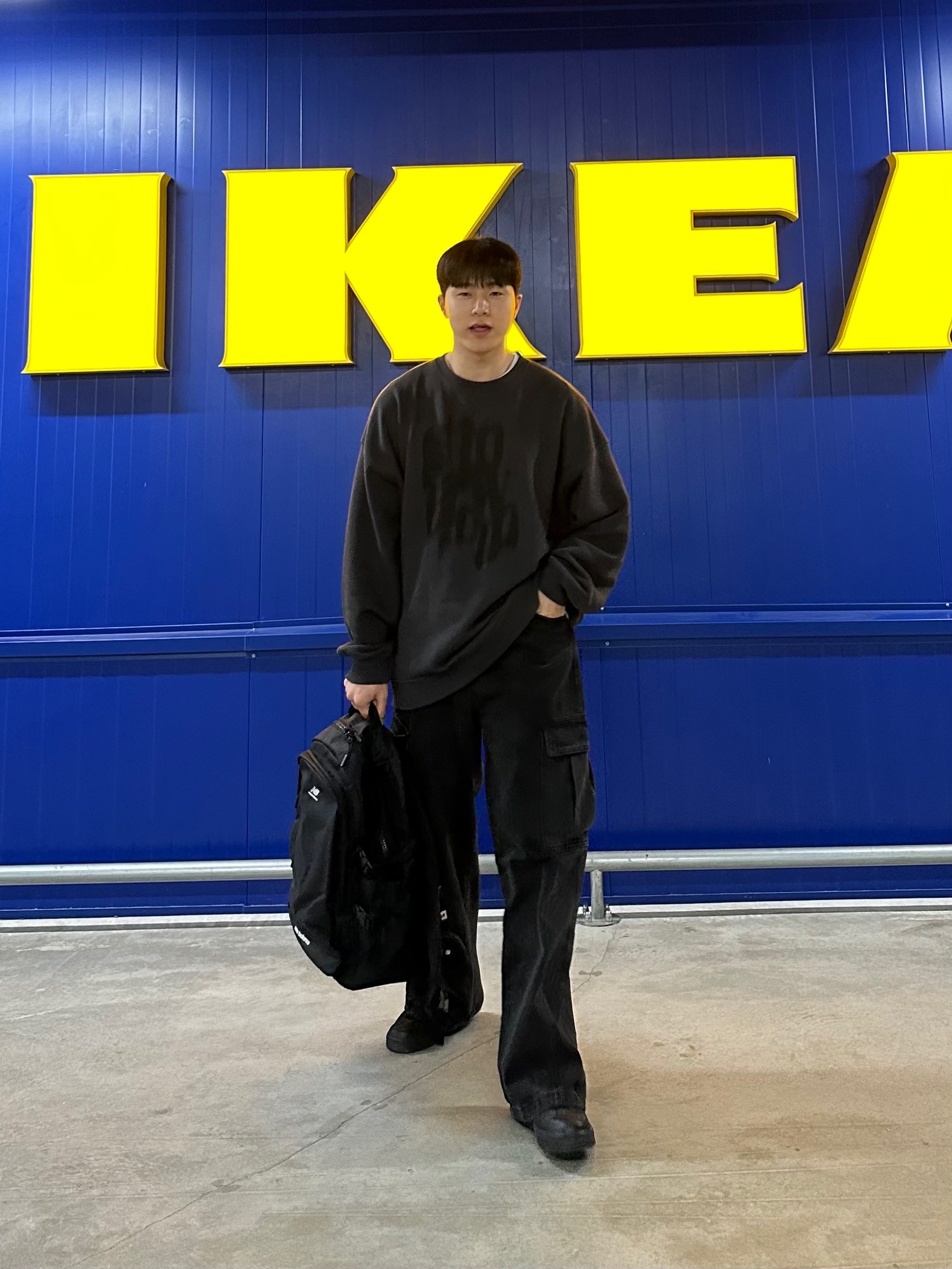 Nike Air Force 1 '07 Low Triple Black 착용 스타일 - 3