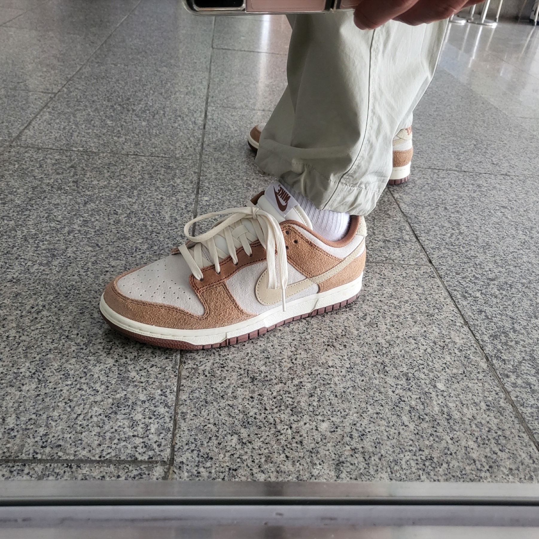 Nike Dunk Low Pro Premium Medium Curry 착용 스타일 - 1