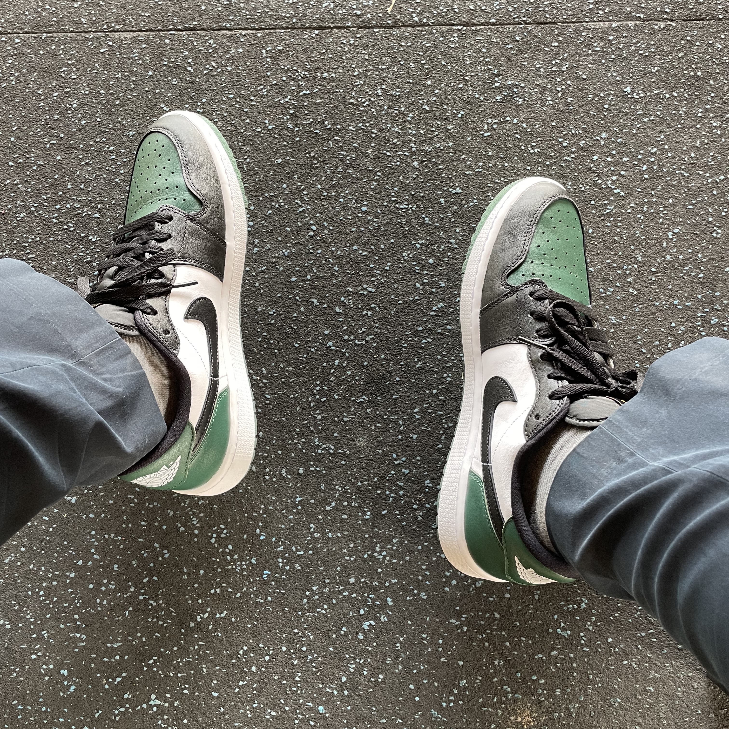 Jordan 1 Low Golf Noble Green 착용 스타일 - 1