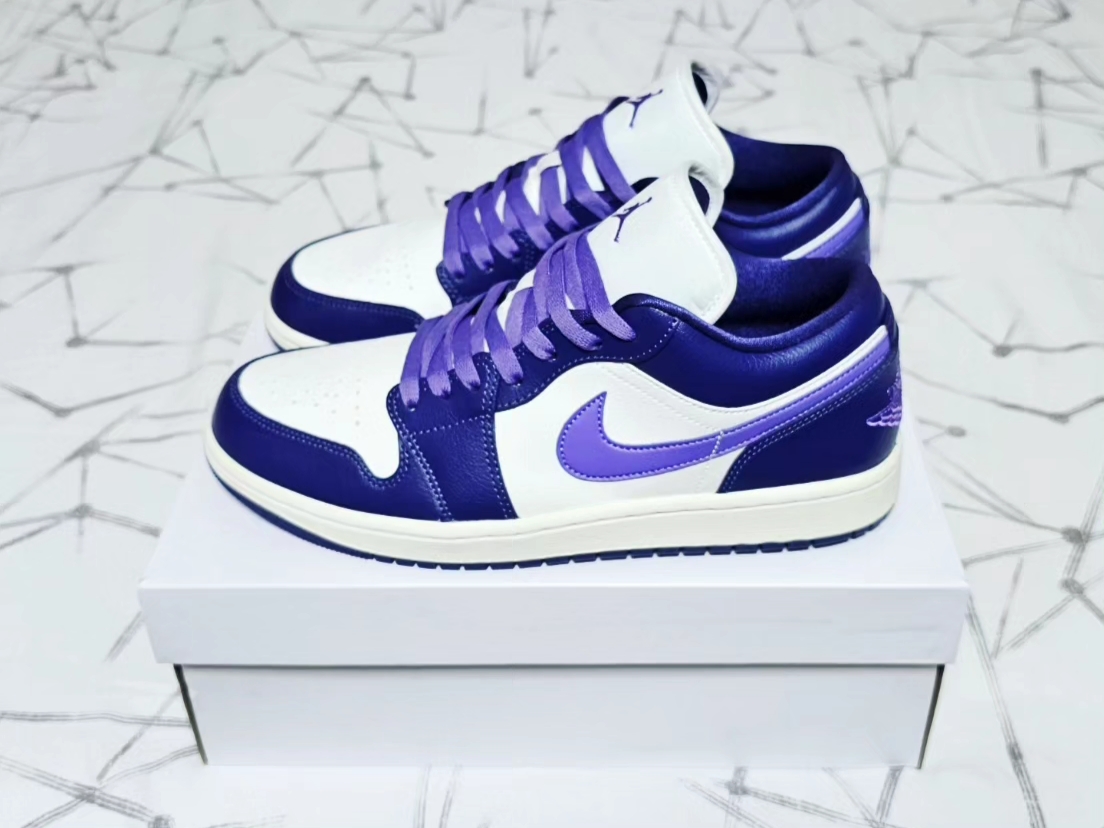 (W) Jordan 1 Low Sky J Purple Sail 착용 스타일 - 2