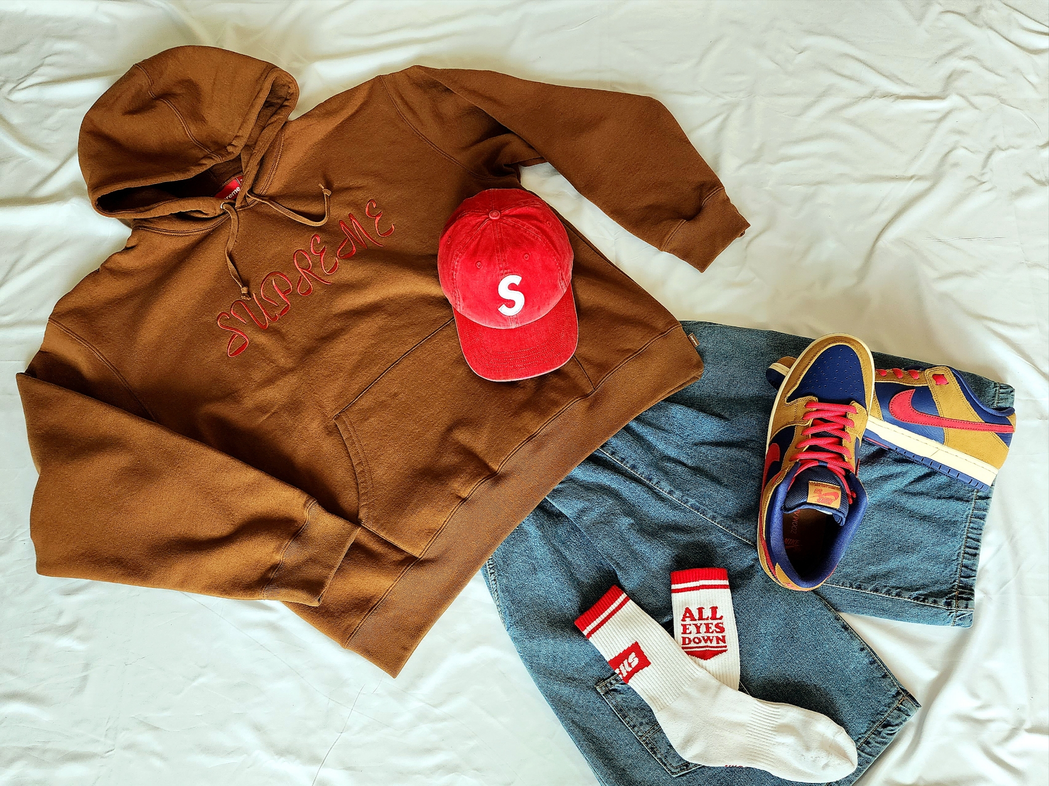 Supreme Script Hooded Sweatshirt Light Brown - 23SS, Supreme Pigment Print S Logo 6-Panel Brown - 23FW μ°©μ© μ€νμΌ - 2