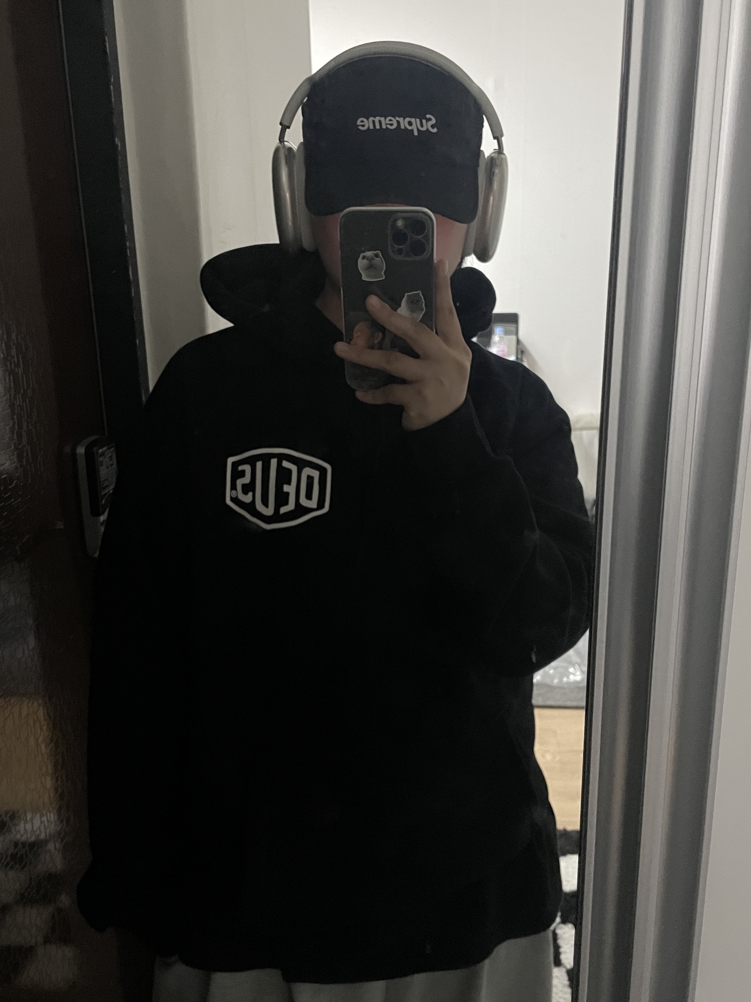 Deus Ex Machina Tokyo Asakusa Address Hoodie Black, Supreme Military Camp Cap Black - 22FW 착용 스타일 - 1