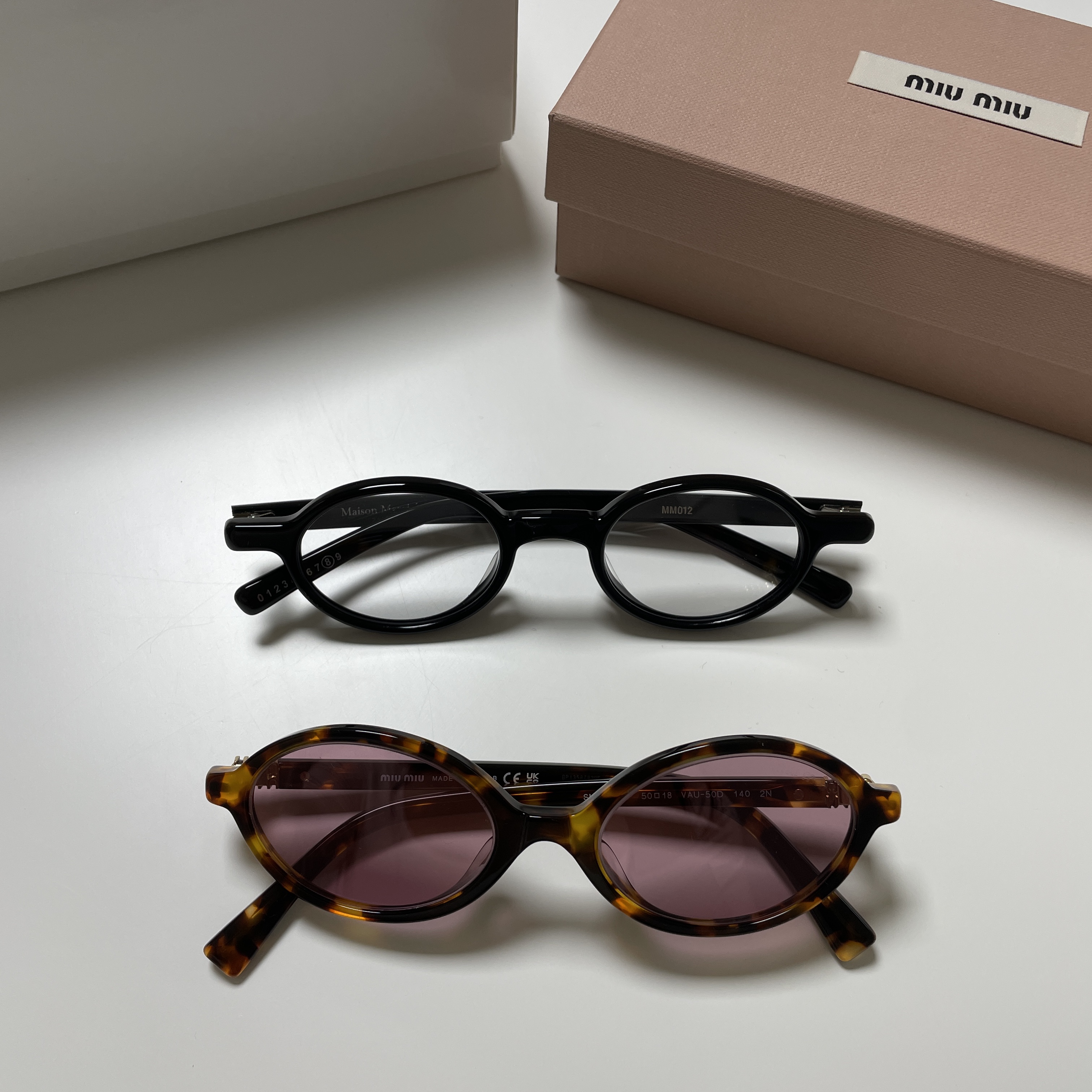 Gentle Monster x Maison Margiela MM012 Clear Black, (W) Miu Miu Regard sunglasses Amaranth Lenses Honey Tortoiseshell Acetate Alternative fit 착용 스타일 - 1