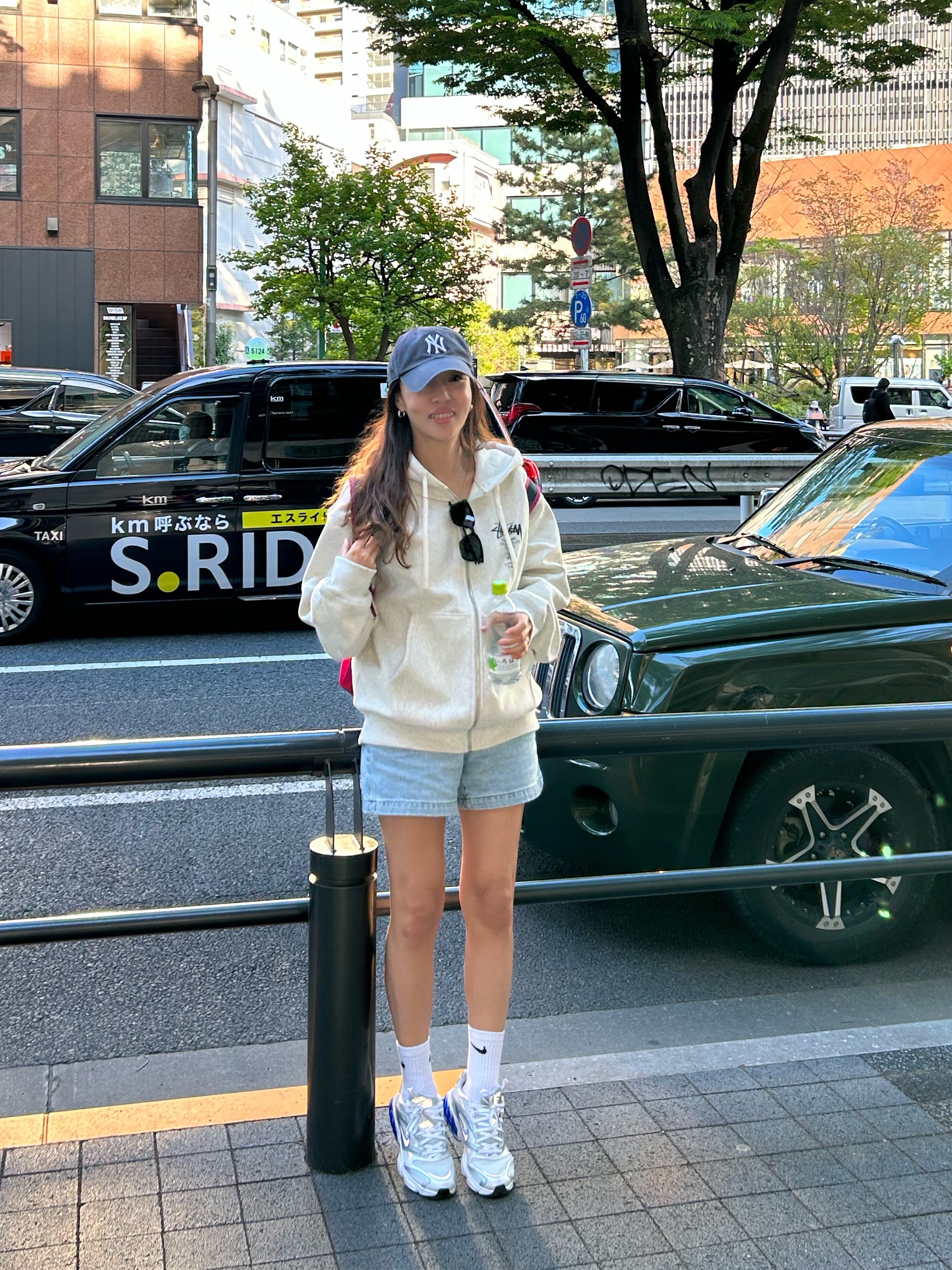 Stussy World Tour Zip Hoodie Ash Heather 2022, Apple AirPods Max Lightning Silver (Korean Ver.) 착용 스타일 - 3