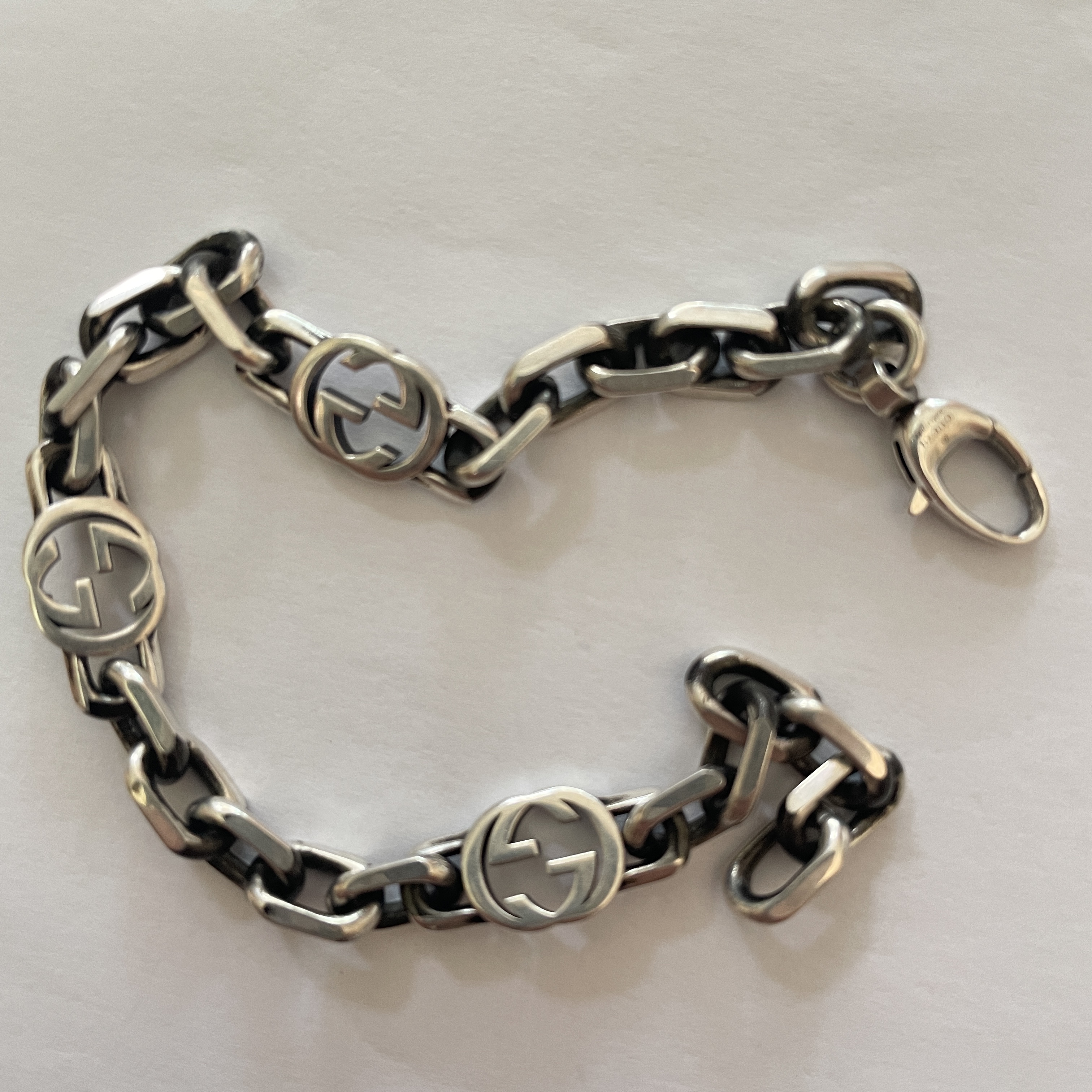 Gucci Interlocking G Bracelet Silver 착용 스타일